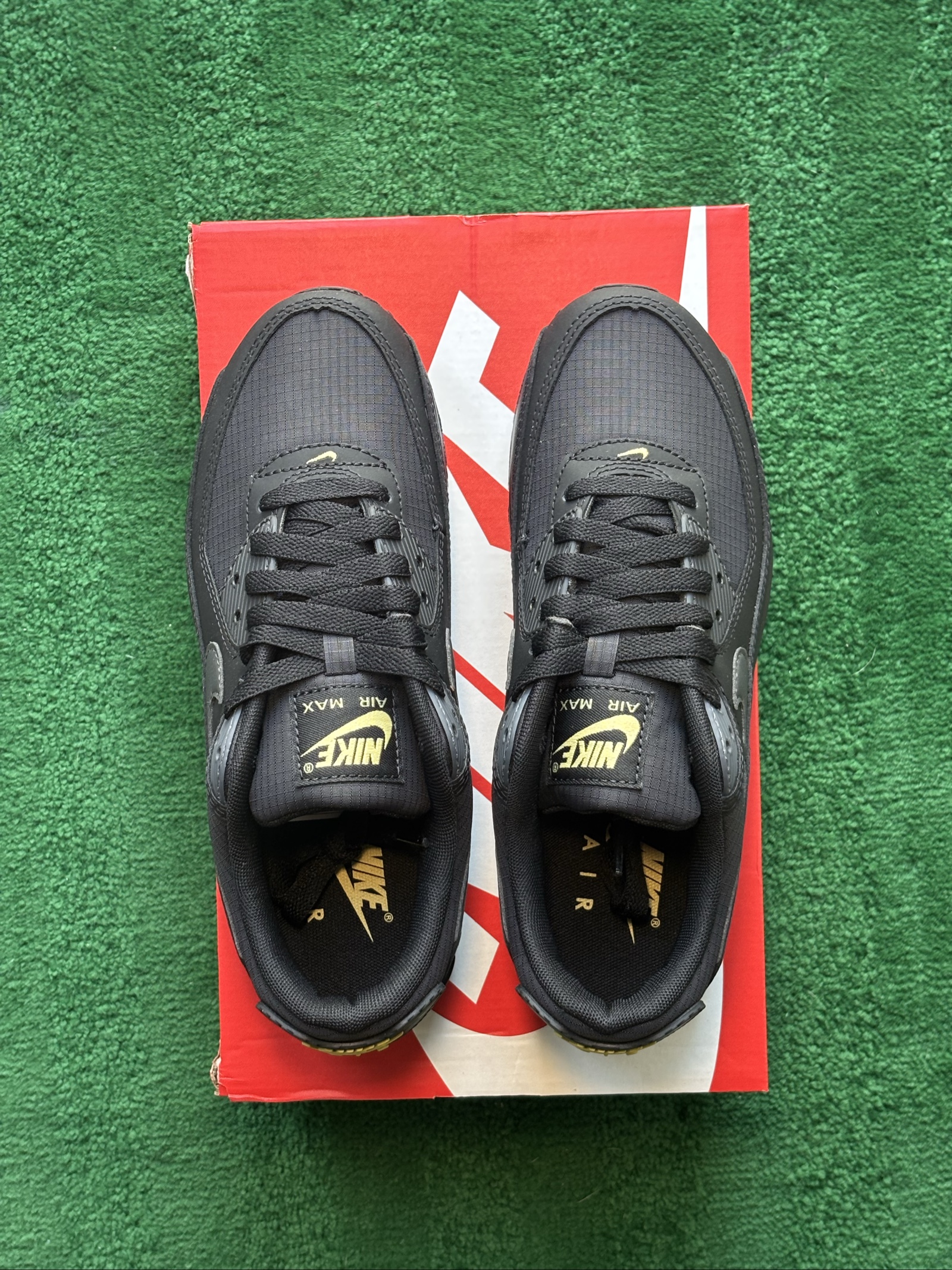 UK 6 Nike Air Max 90 | Black Buff Gold Batman IB7680-001 | New image 3