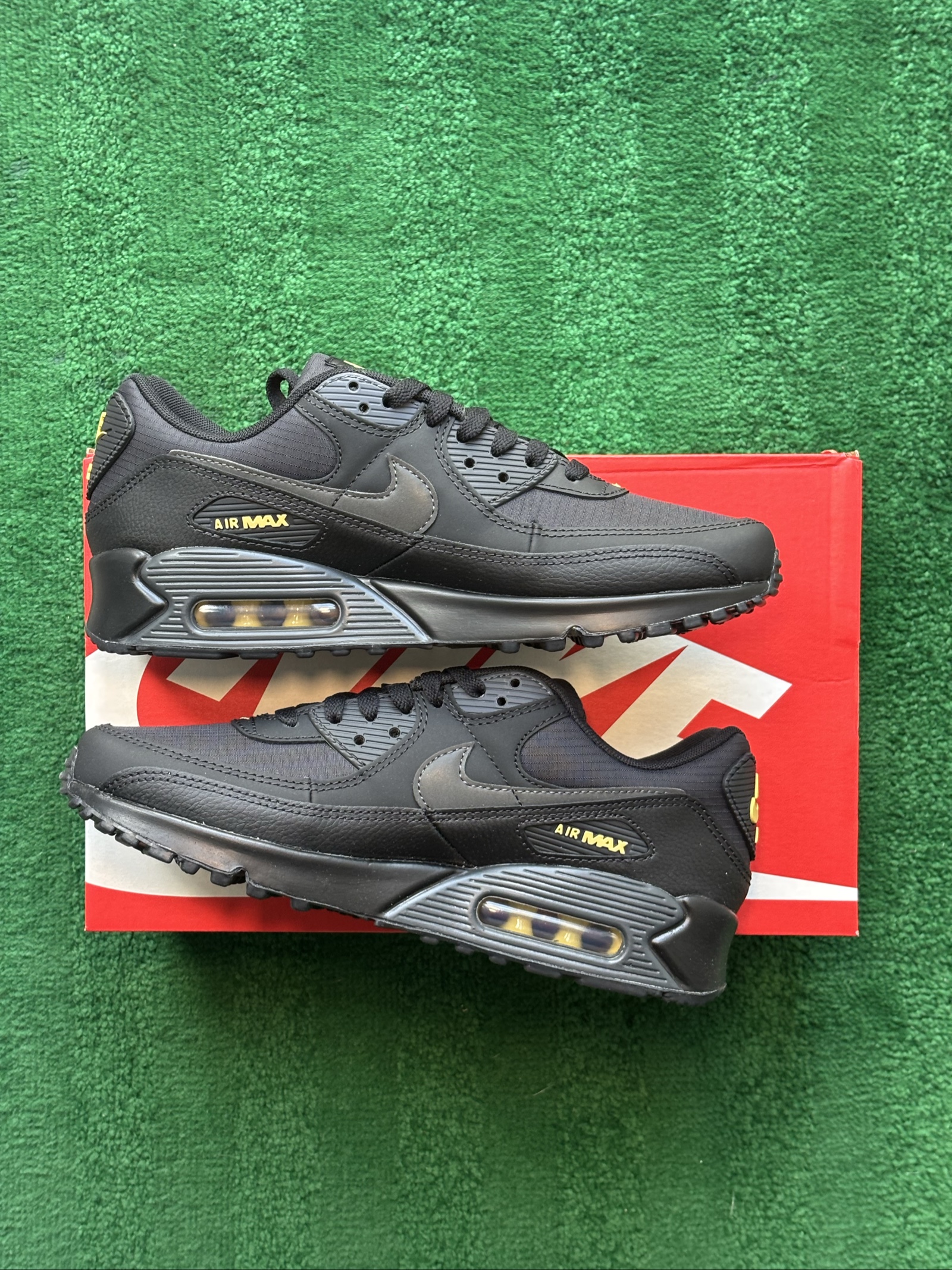 UK 7 Nike Air Max 90 | Black Buff Gold Batman IB7680-001 | New image 2