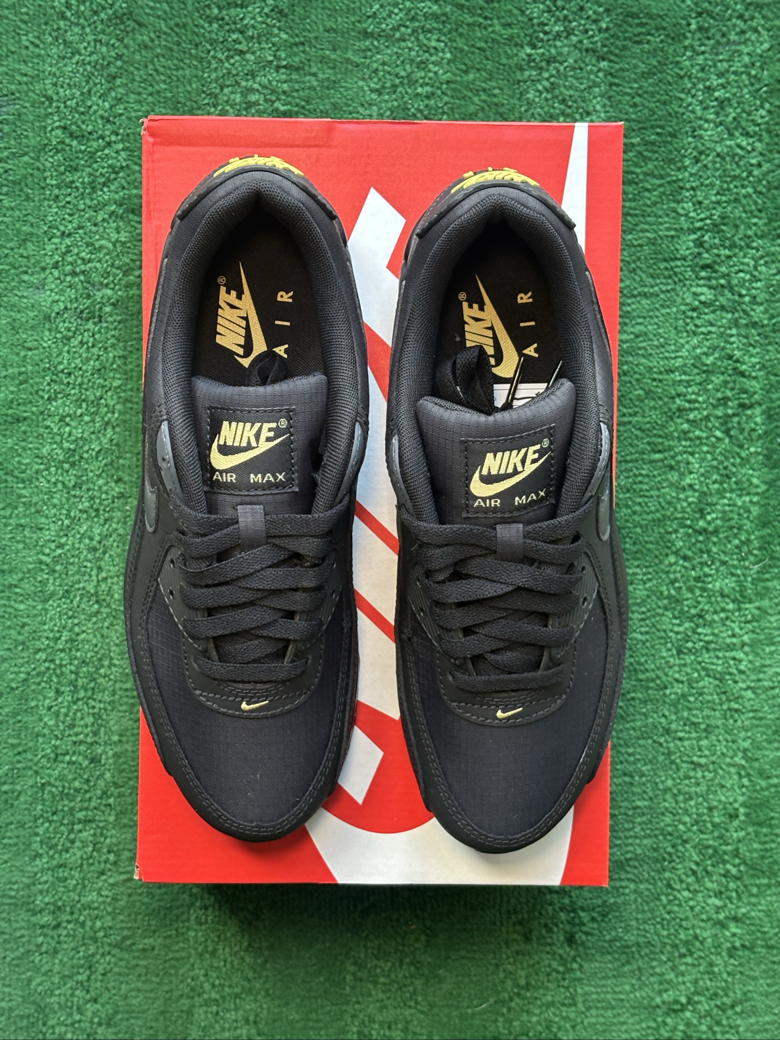UK 7 Nike Air Max 90 | Black Buff Gold Batman IB7680-001 | New image 4