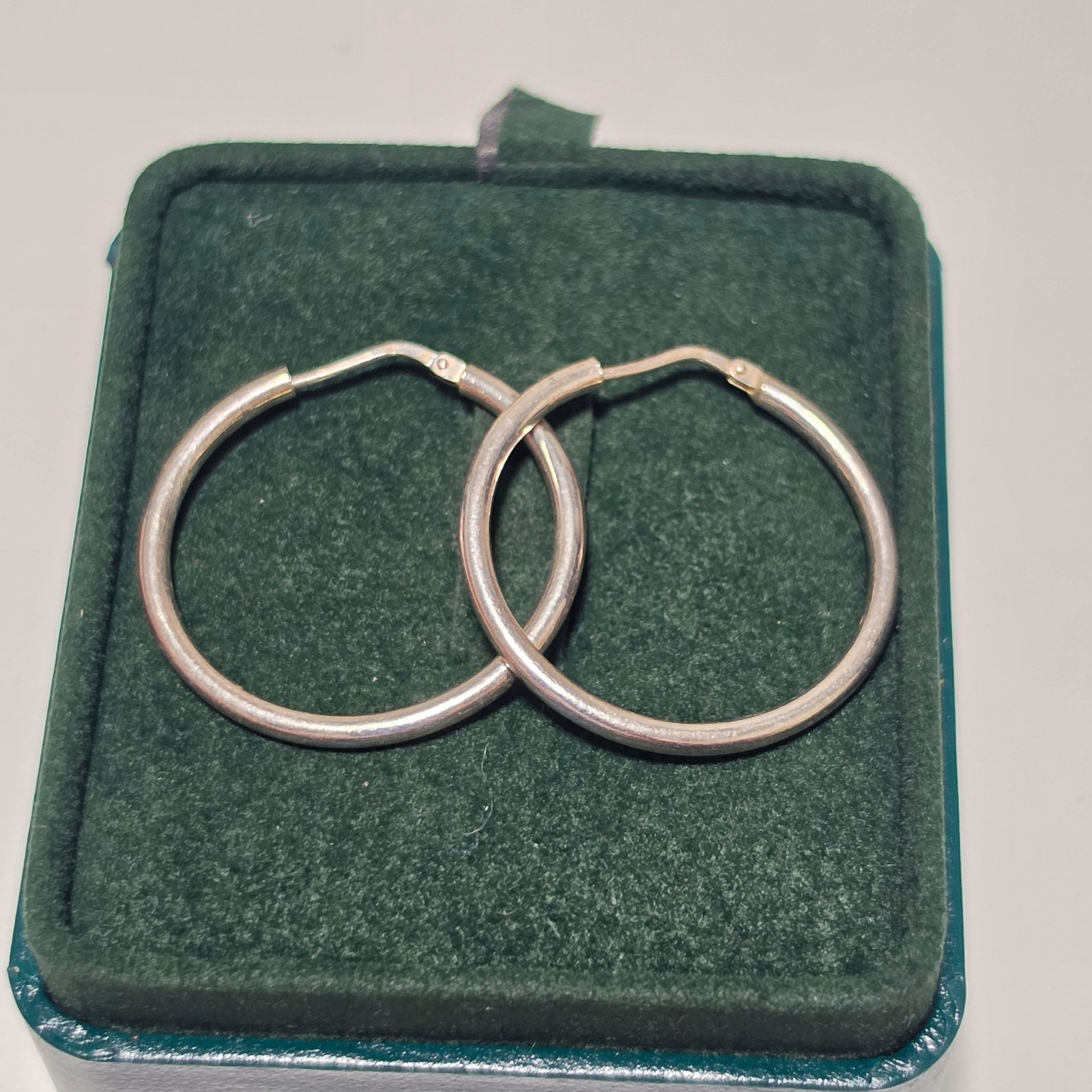 925 sterling Silver Hoop Earrings .b3