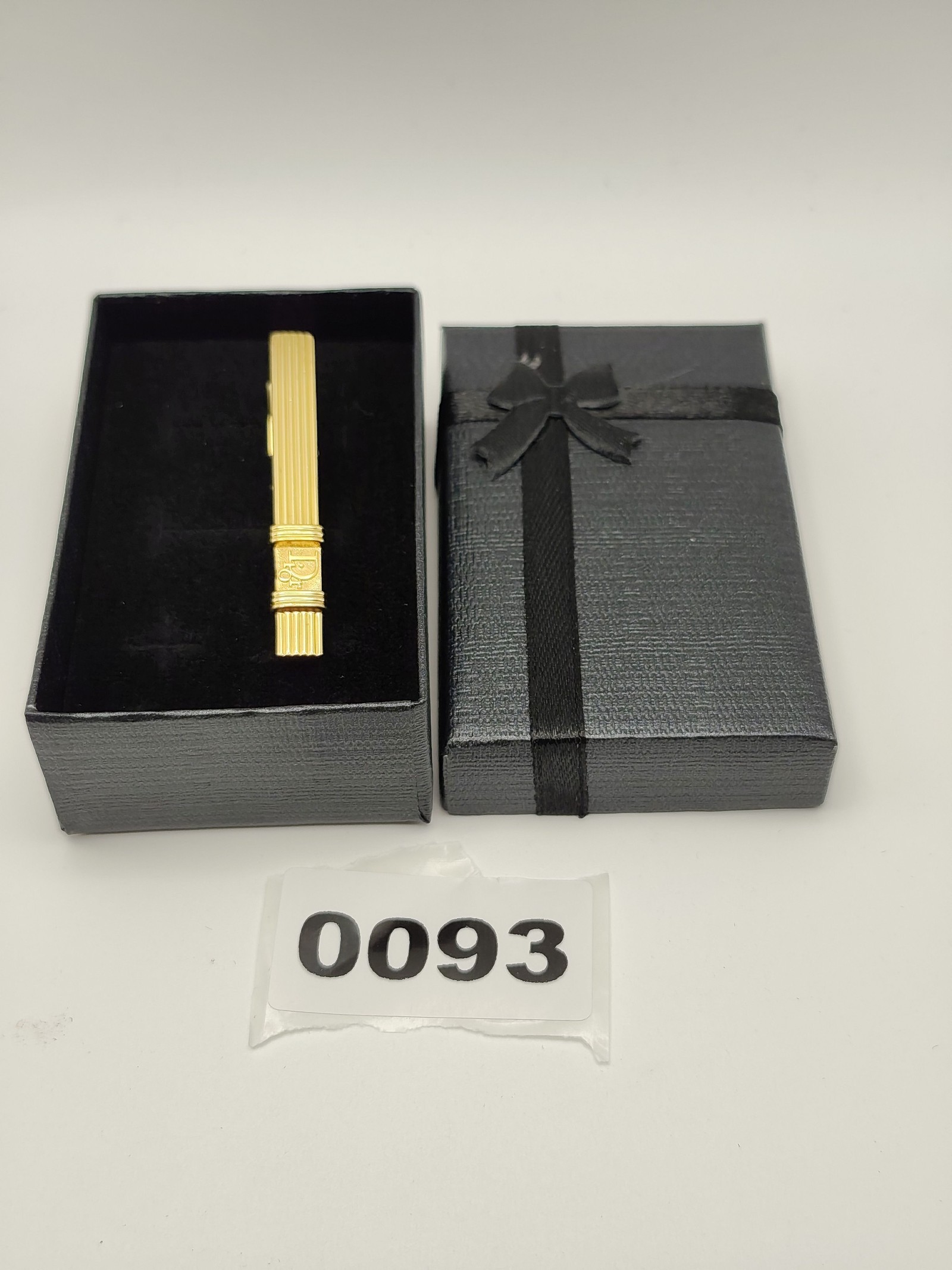 Christian Dior Men's Gold Tone Ribbed Tie Clip