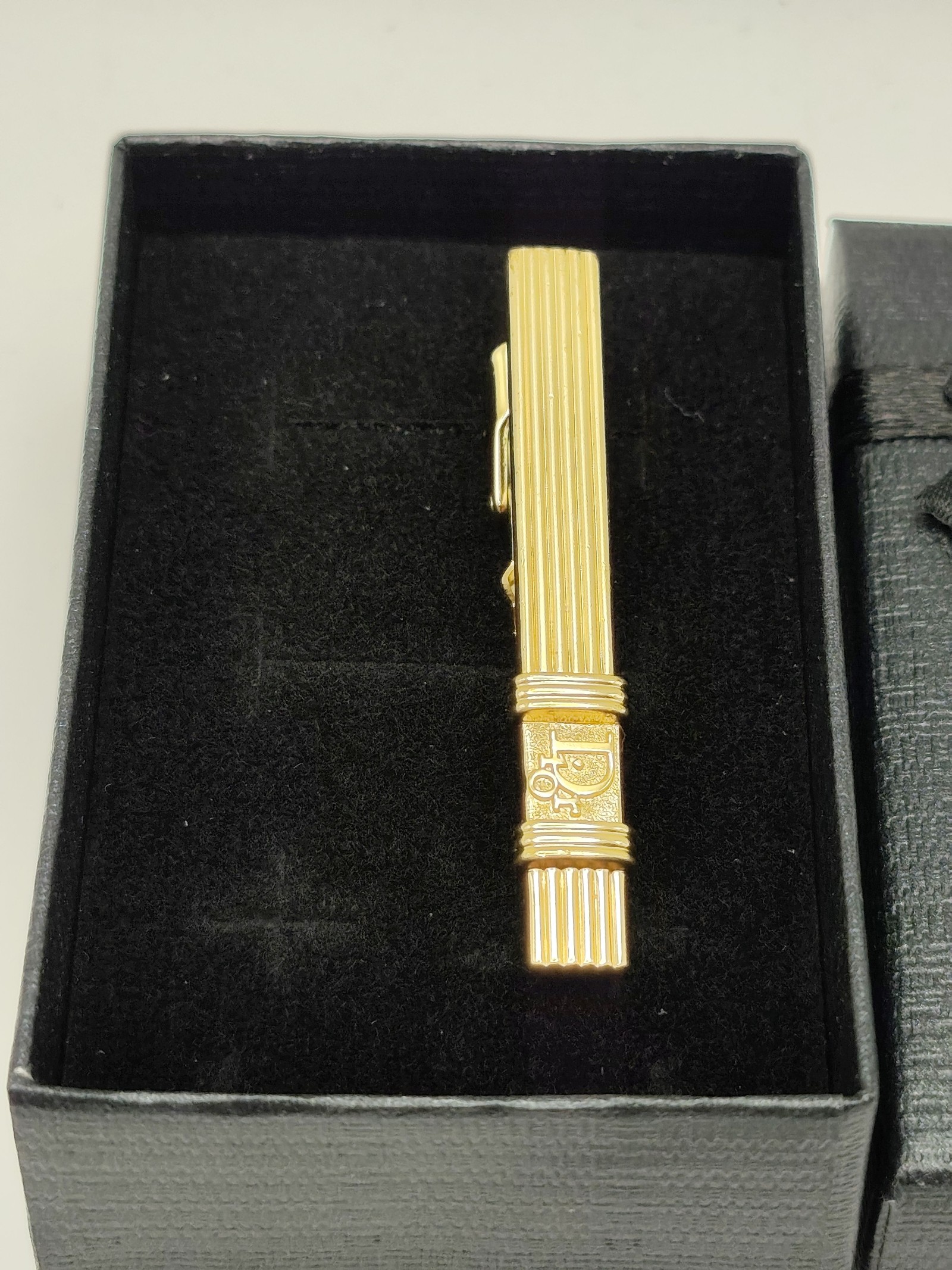Christian Dior Men's Gold Tone Ribbed Tie Clip image 2