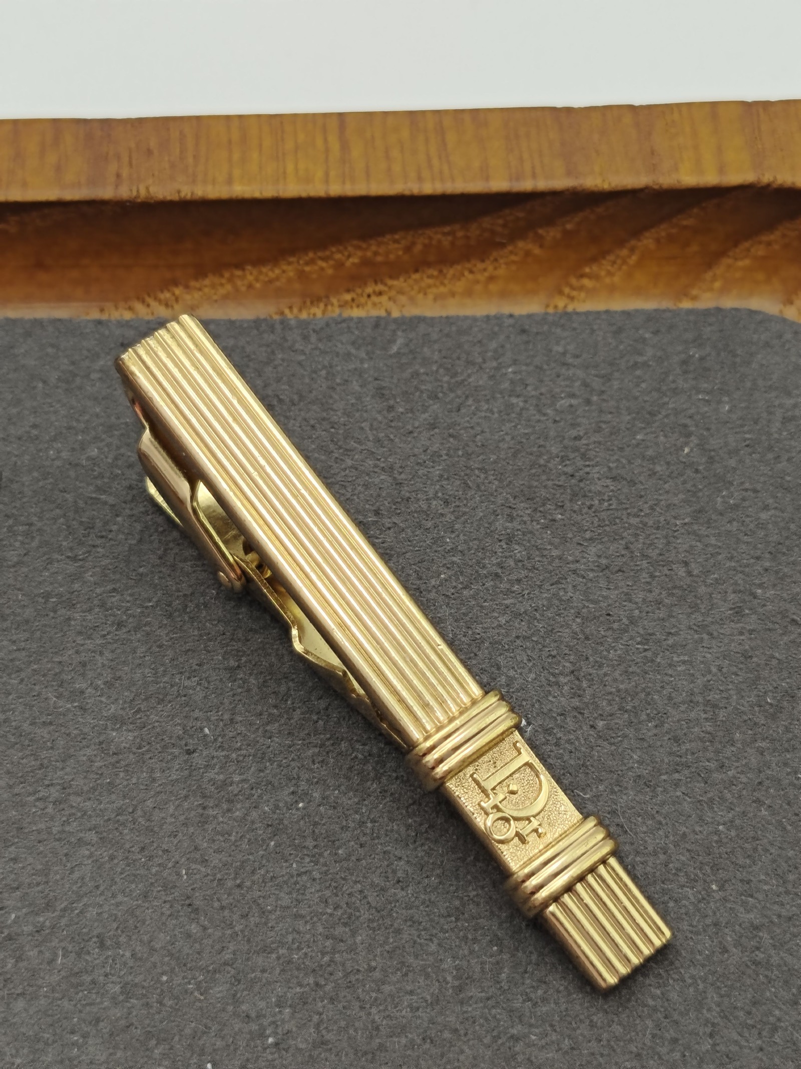 Christian Dior Men's Gold Tone Ribbed Tie Clip image 3