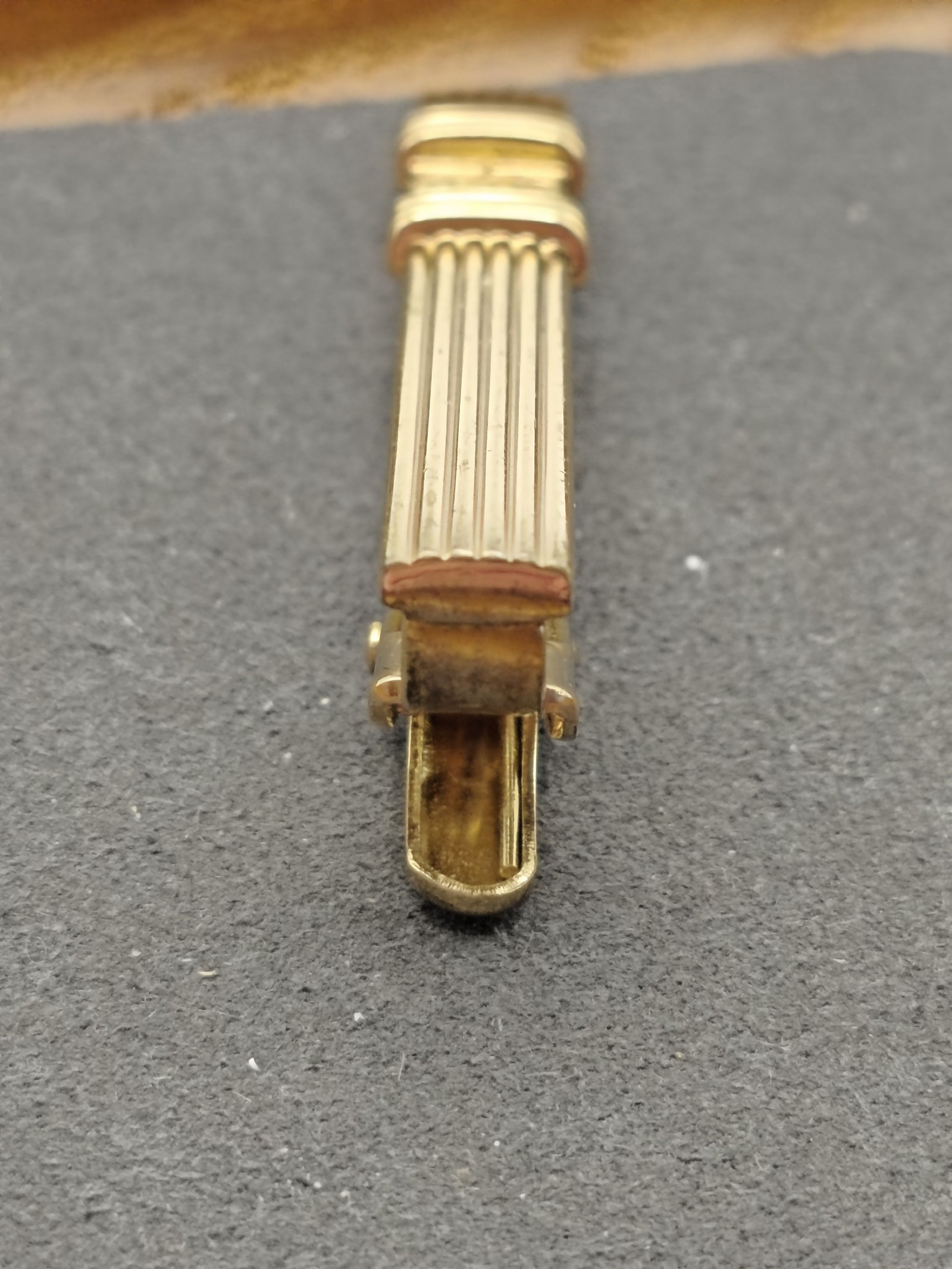 Christian Dior Men's Gold Tone Ribbed Tie Clip image 6