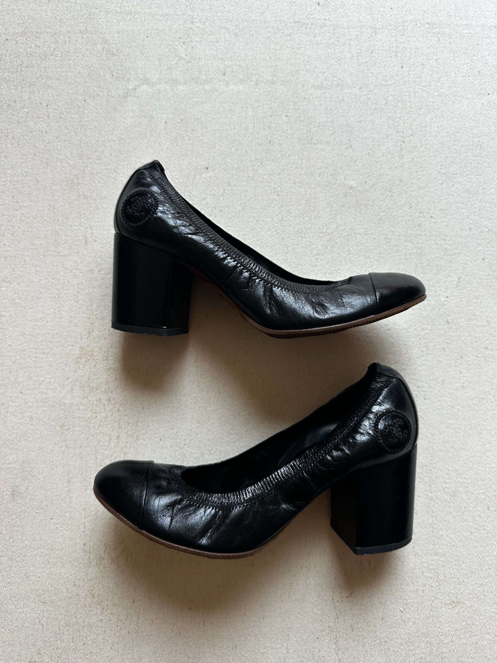Chanel Women's Black Leather Heeled Pumps EU 37 image 3