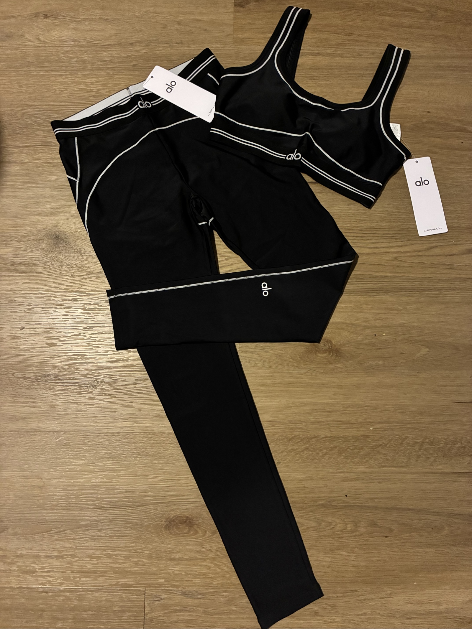 Alo Black & White Women's Yoga Set Small Sports Bra & Leggings