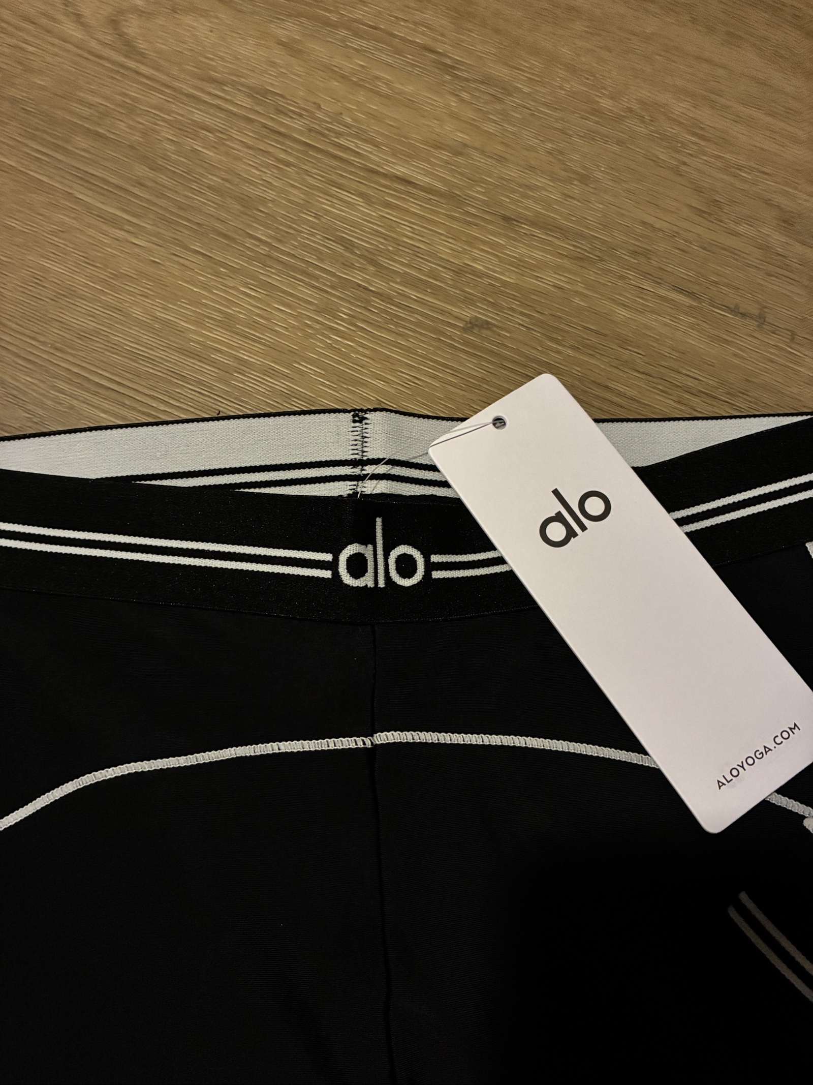 Alo Black & White Women's Yoga Set Small Sports Bra & Leggings image 2