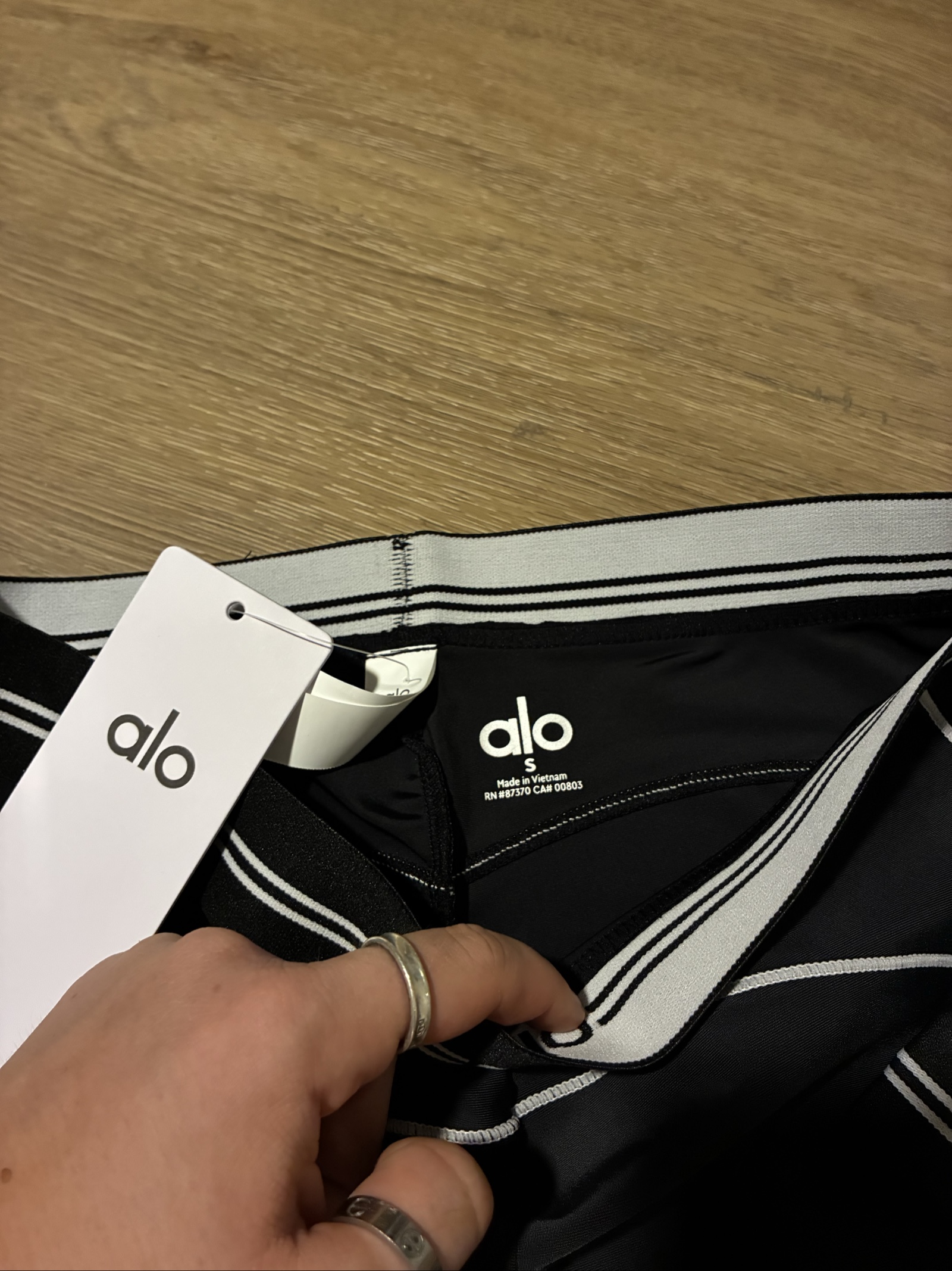 Alo Black & White Women's Yoga Set Small Sports Bra & Leggings image 3