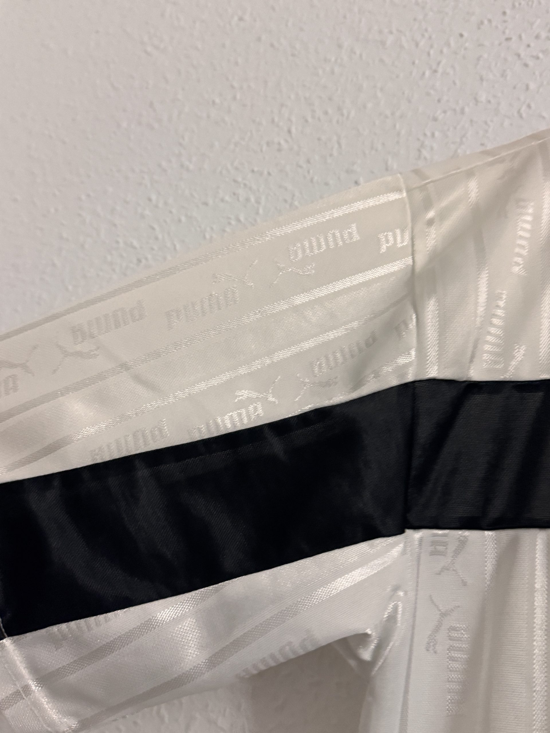 Puma White & Black Vintage Logo Polo Shirt Large. 3081 image 4