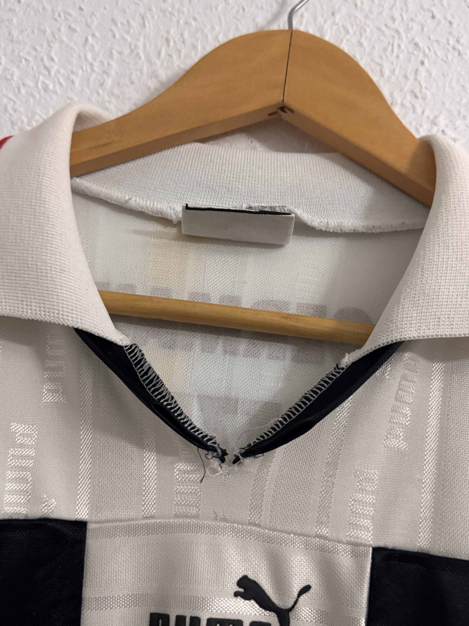 Puma White & Black Vintage Logo Polo Shirt Large. 3081 image 5