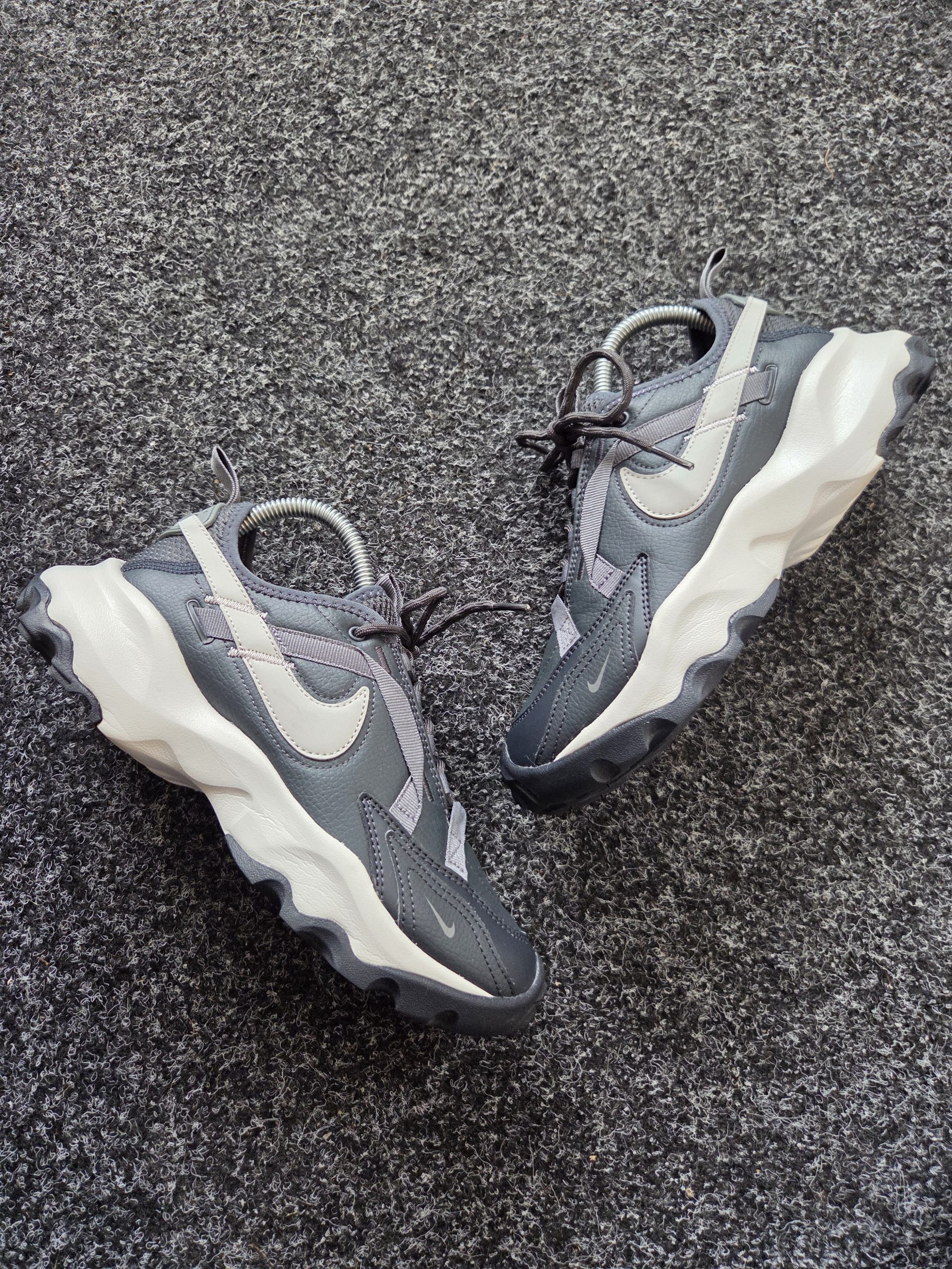 Nike TC 7900 Anthracite Platinum Tint Women’s UK 5 Trainers image 2