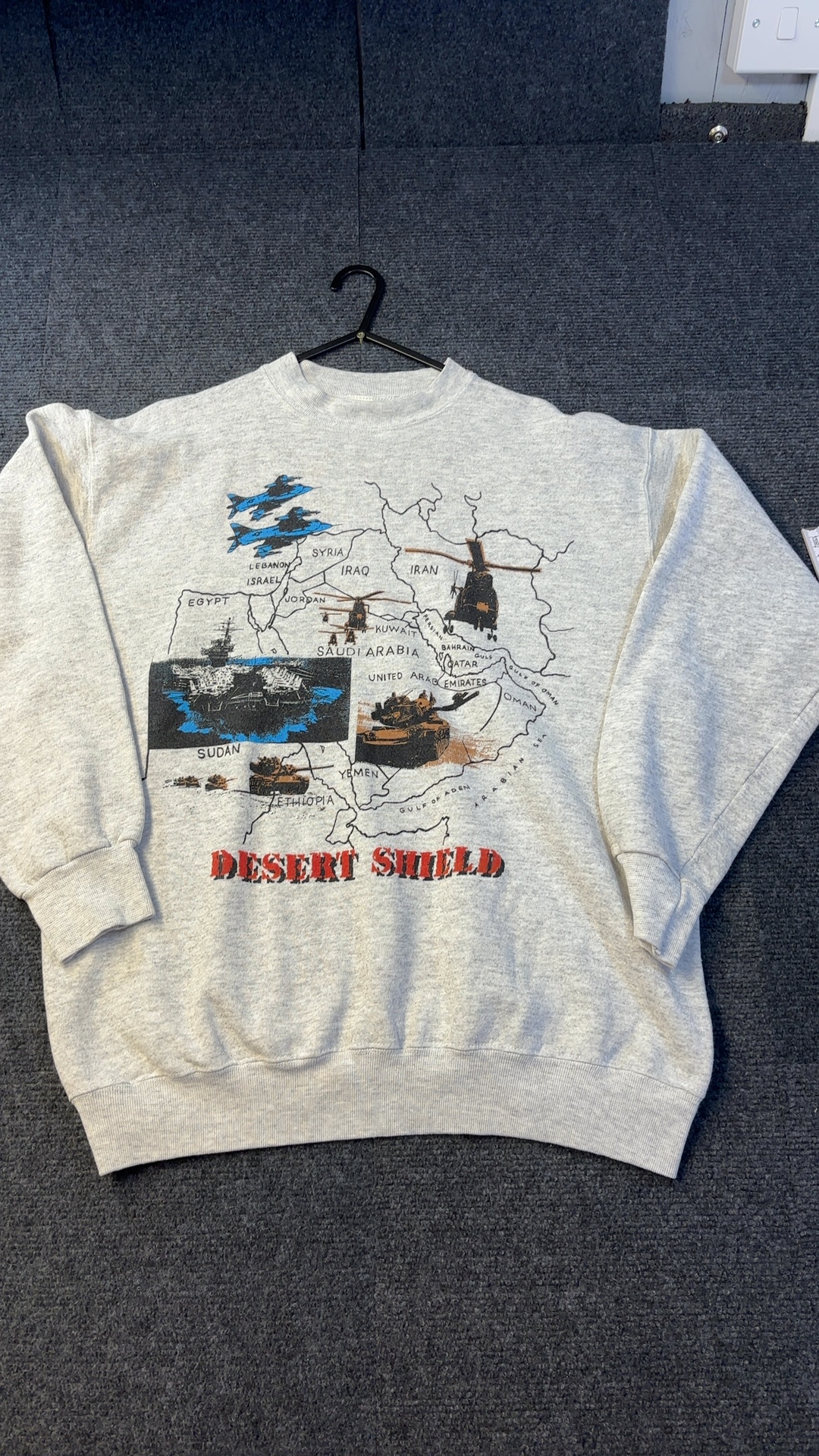 Unbranded Grey Desert Shield Graphic Sweatshirt Large good condition