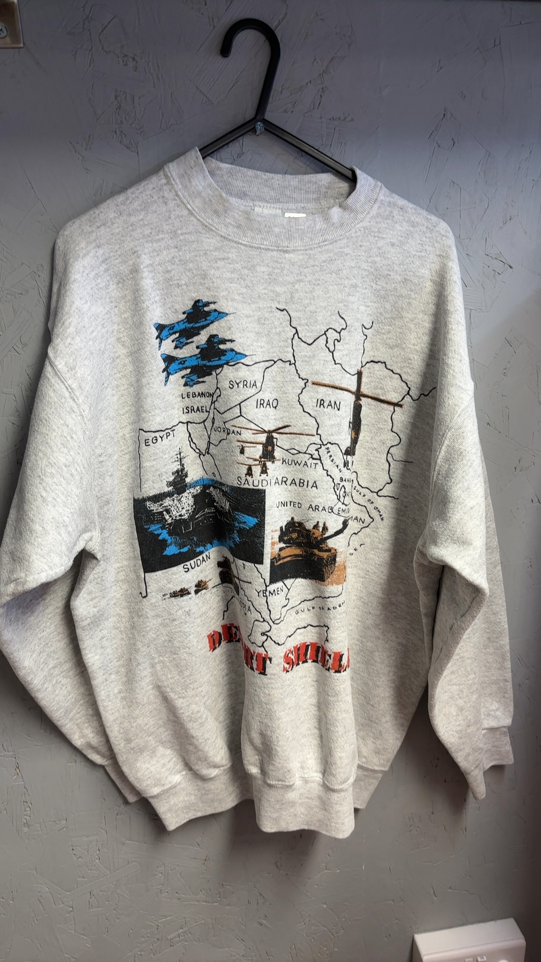 Unbranded Grey Desert Shield Graphic Sweatshirt Large good condition image 3