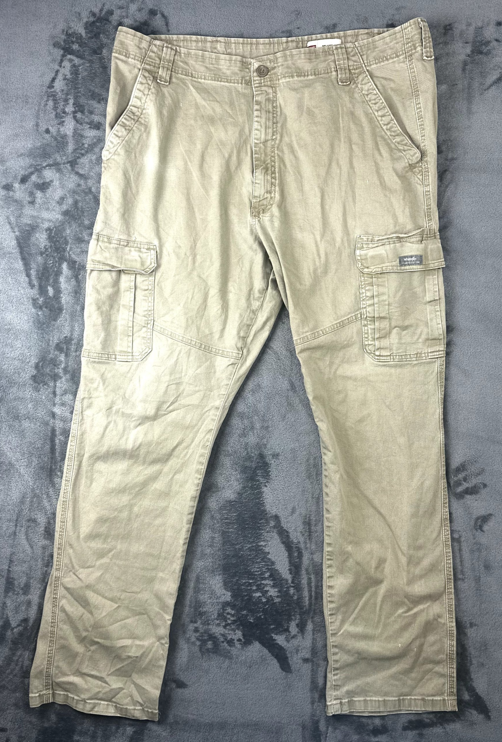 Wrangler Men's Cargo Pants - Size 40x32 Beige Khaki Relaxed Fit Workwear image 2