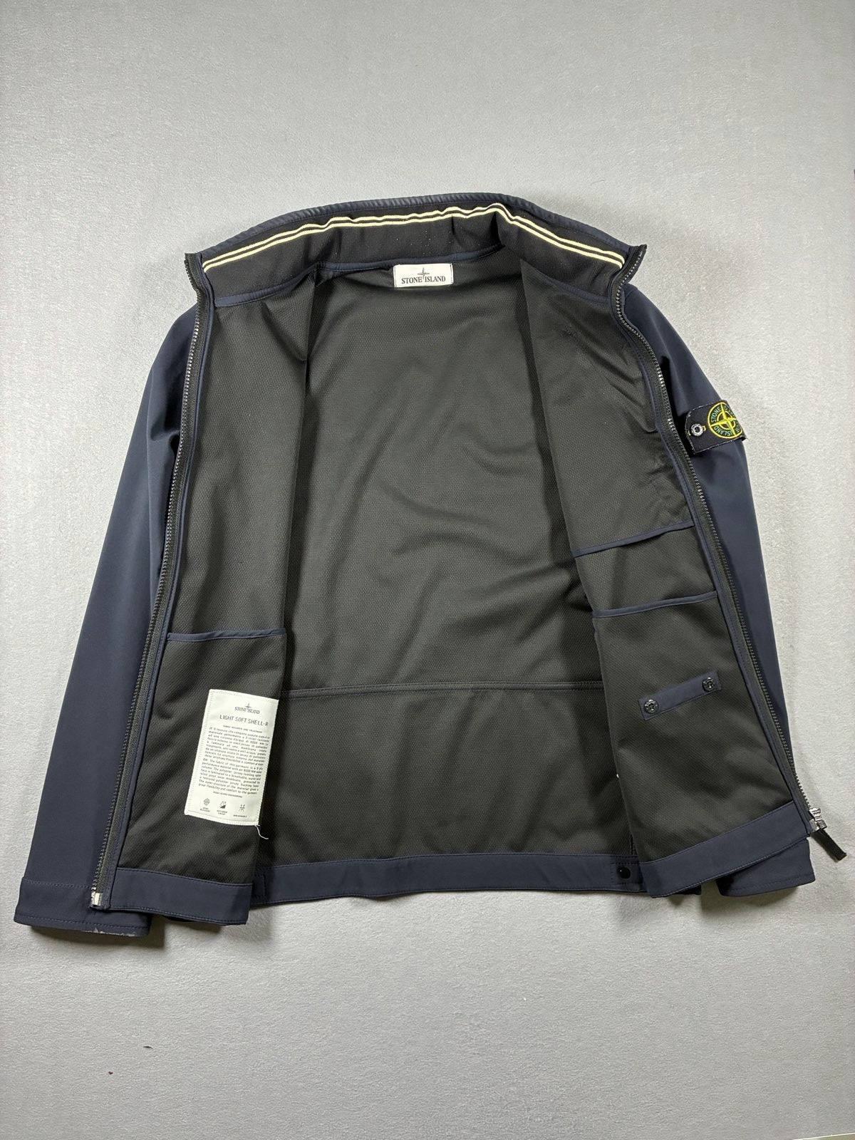 Stone Island Navy Light Soft Shell-R Jacket Large Wind Resistant Breathable image 4