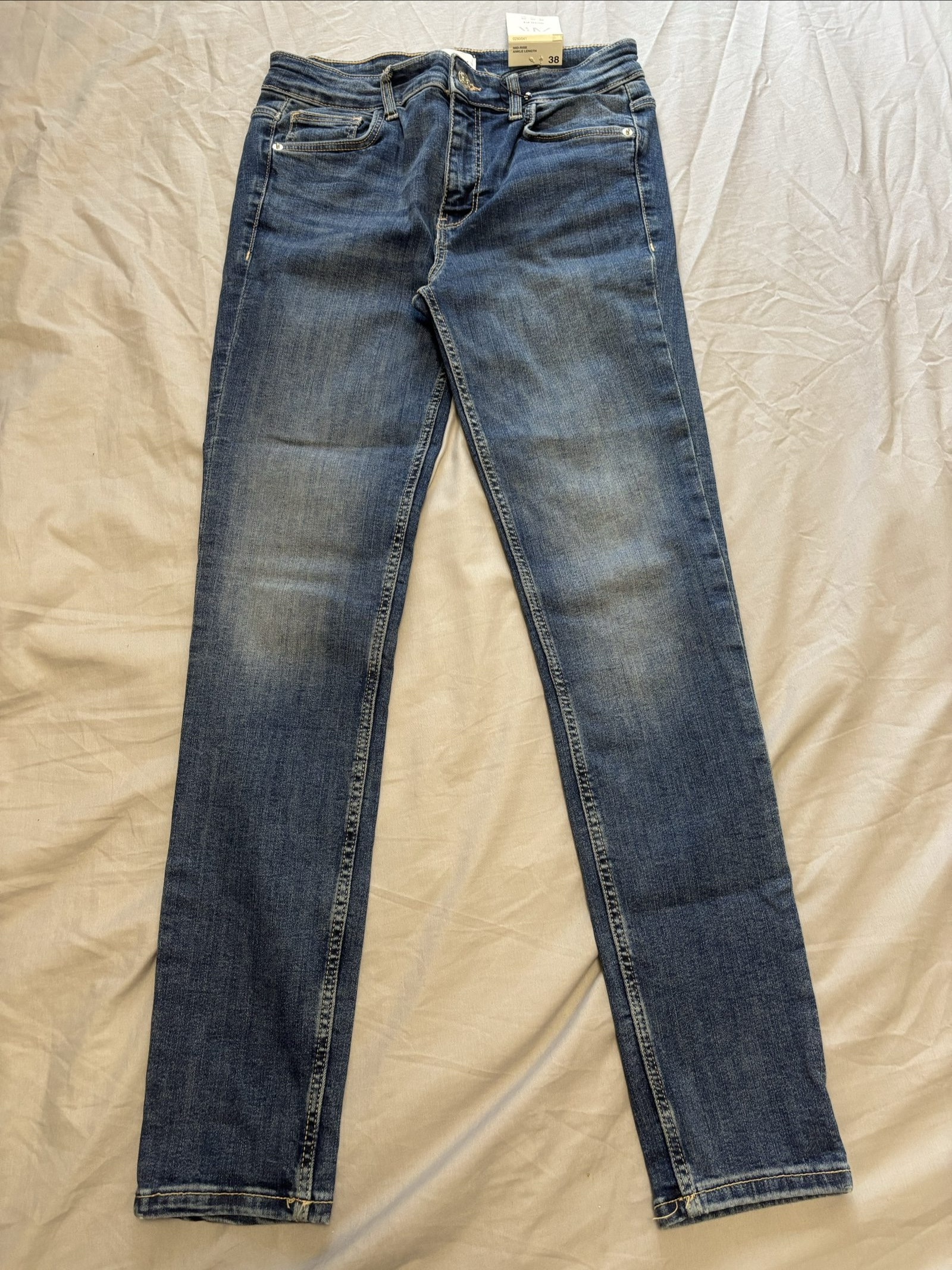 Zara Blue Mid-Rise Ankle Length Jeans 10 UK