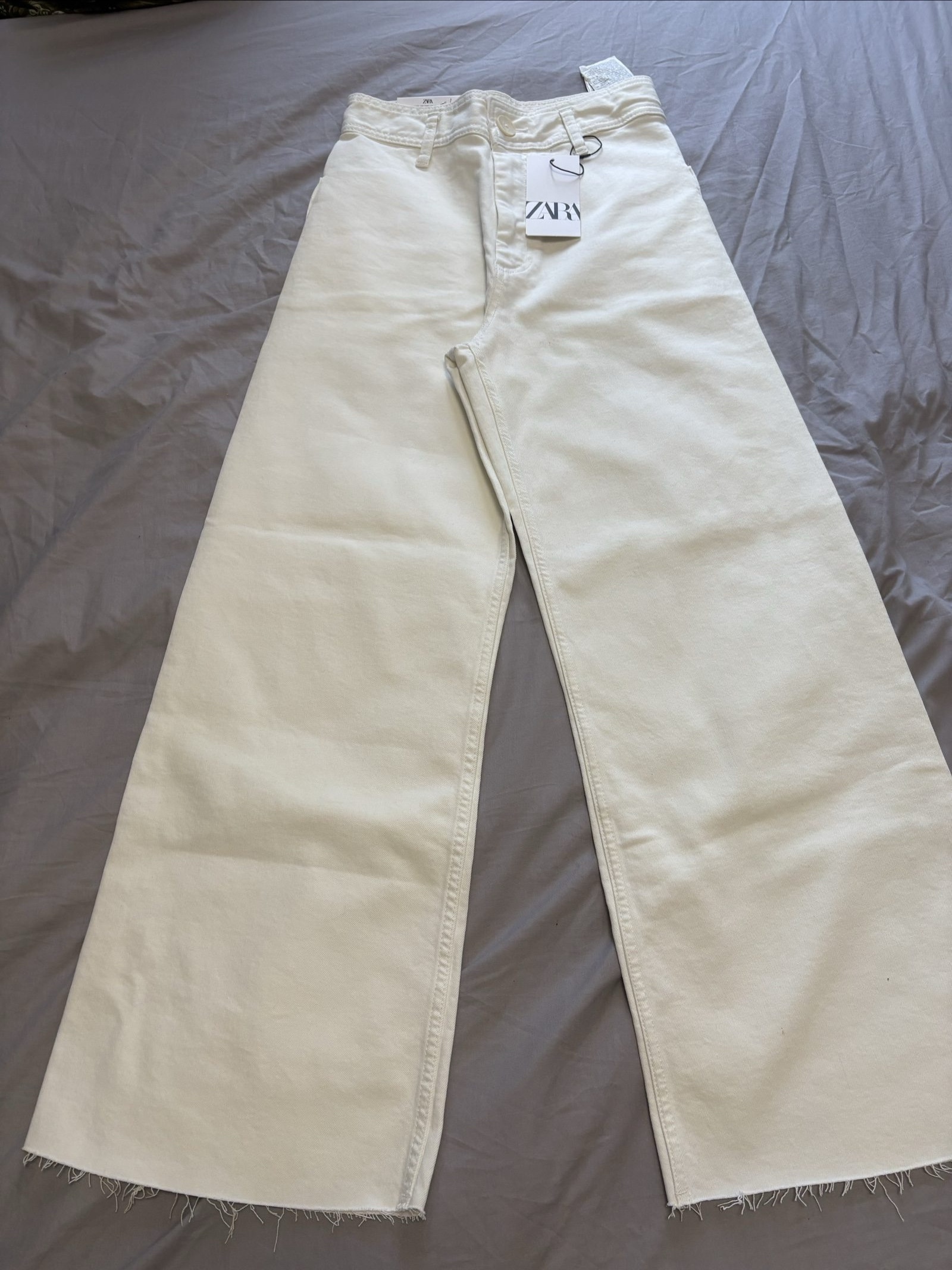 Zara Cream Wide Leg Straight Jeans Size 10