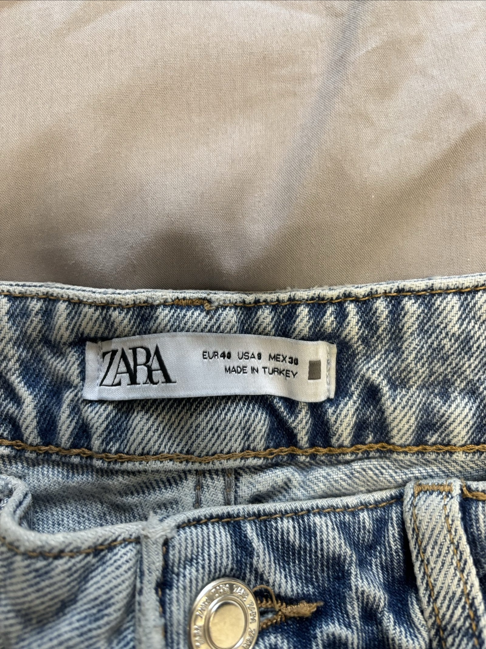 Zara Women's Light Blue Denim Jeans Size 12 Raw Hem image 3