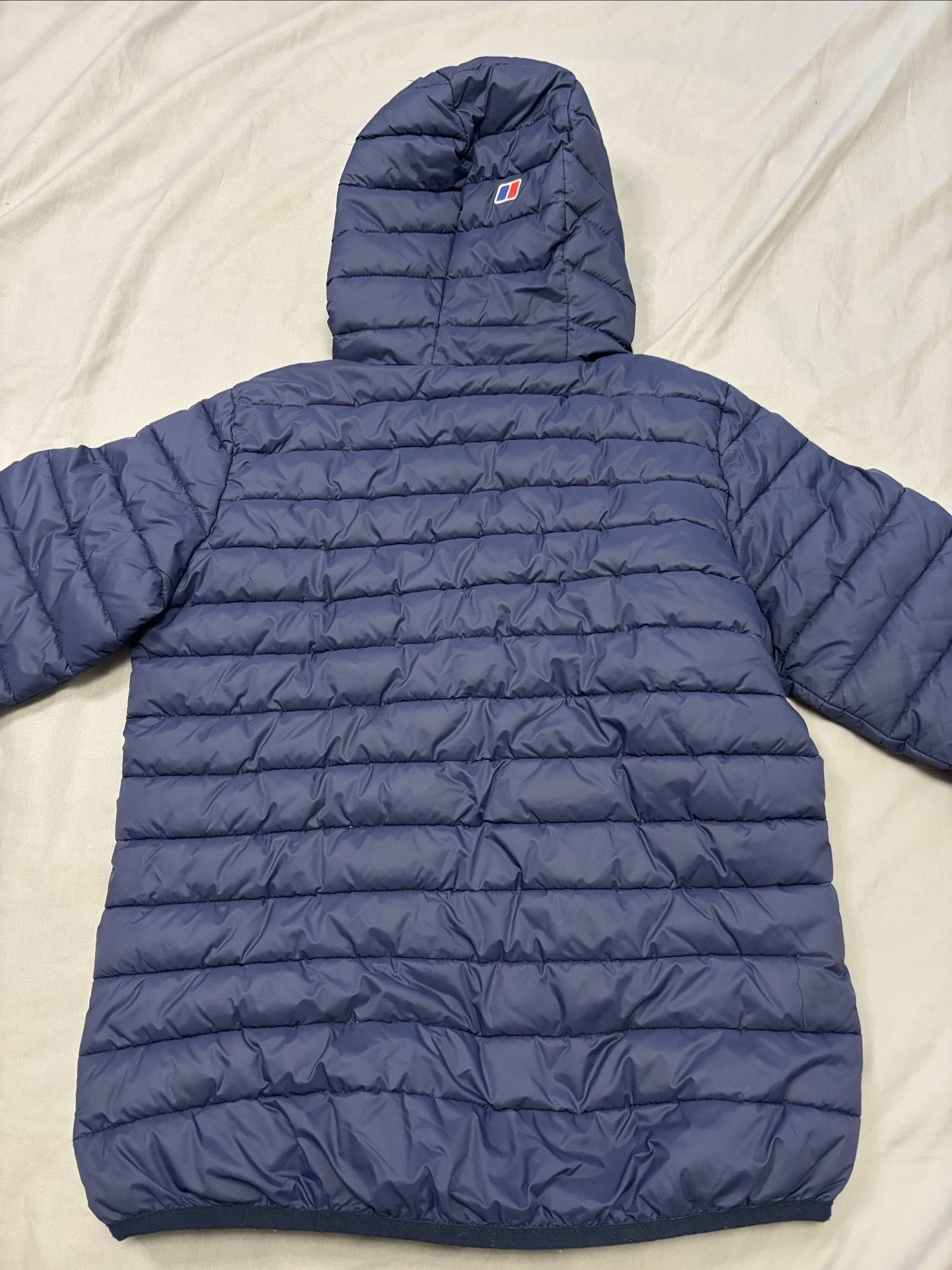 Berghaus Navy & Red Men's Quilted Hooded Jacket 11-12yr image 4