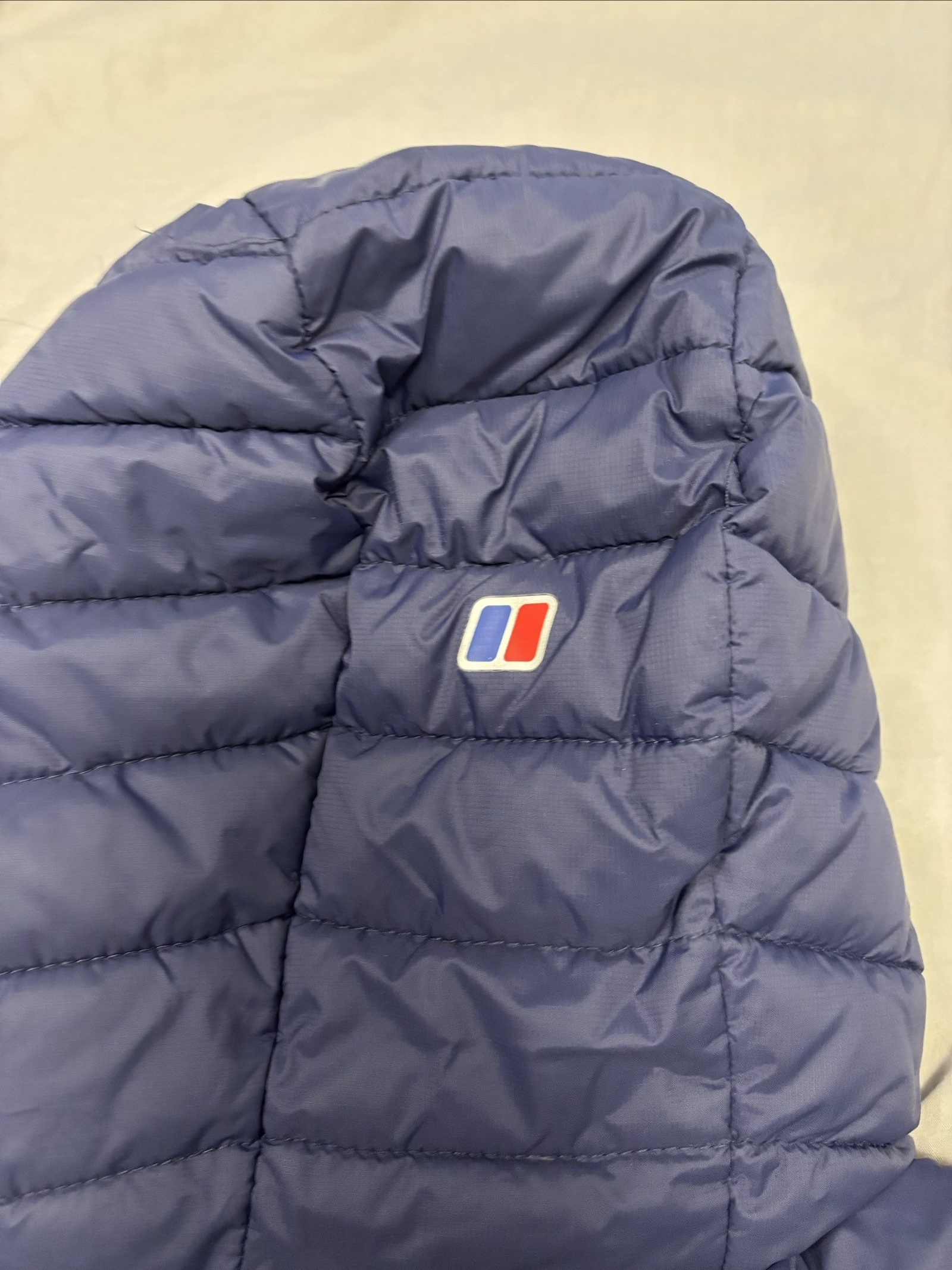 Berghaus Navy & Red Men's Quilted Hooded Jacket 11-12yr image 5