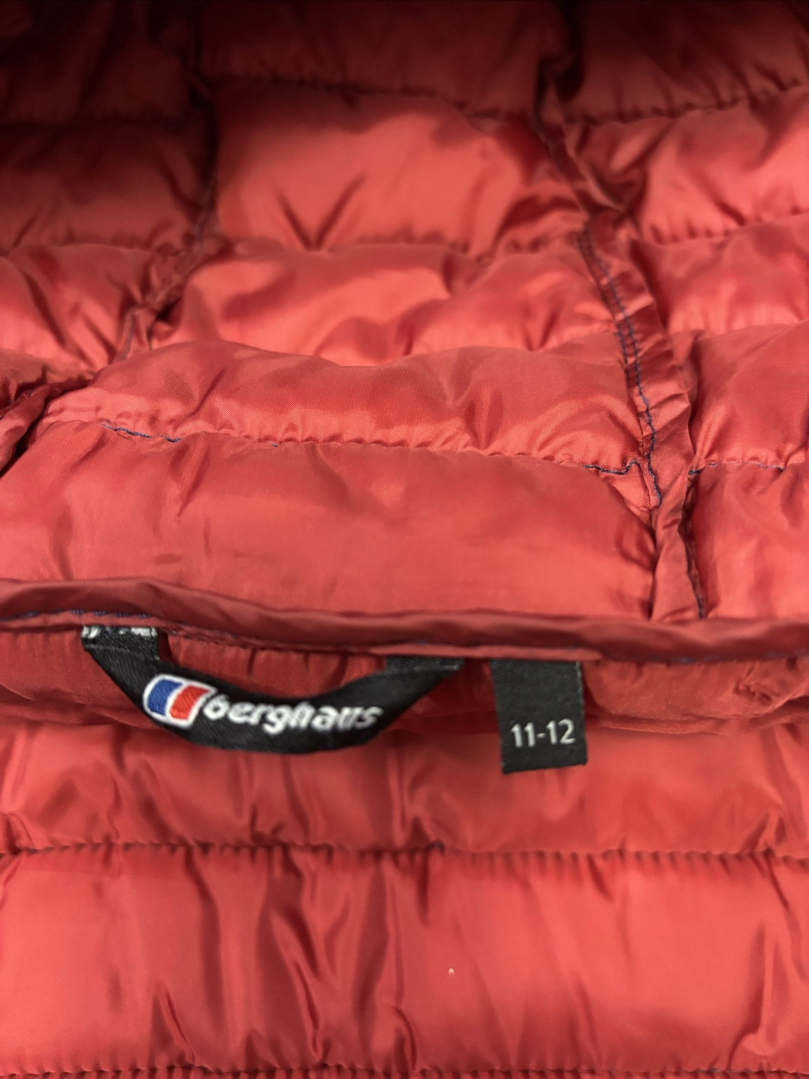 Berghaus Navy & Red Men's Quilted Hooded Jacket 11-12yr image 6