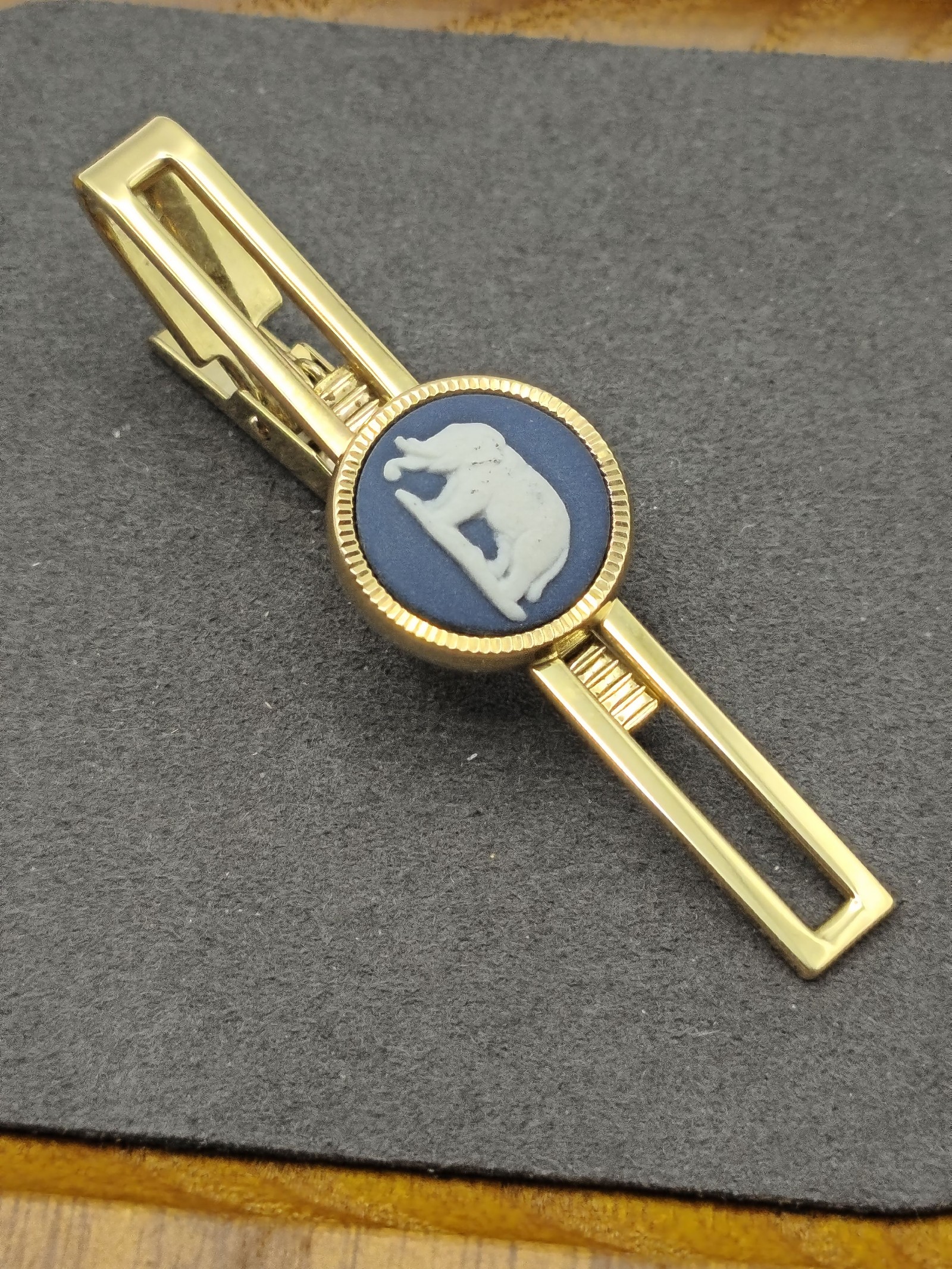 Wedgwood Men's Gold & Blue Jasperware Bear Tie Clip image 4