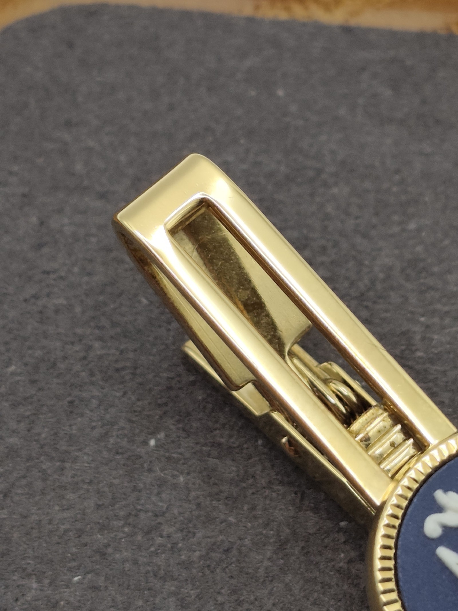Wedgwood Men's Gold & Blue Jasperware Bear Tie Clip image 7