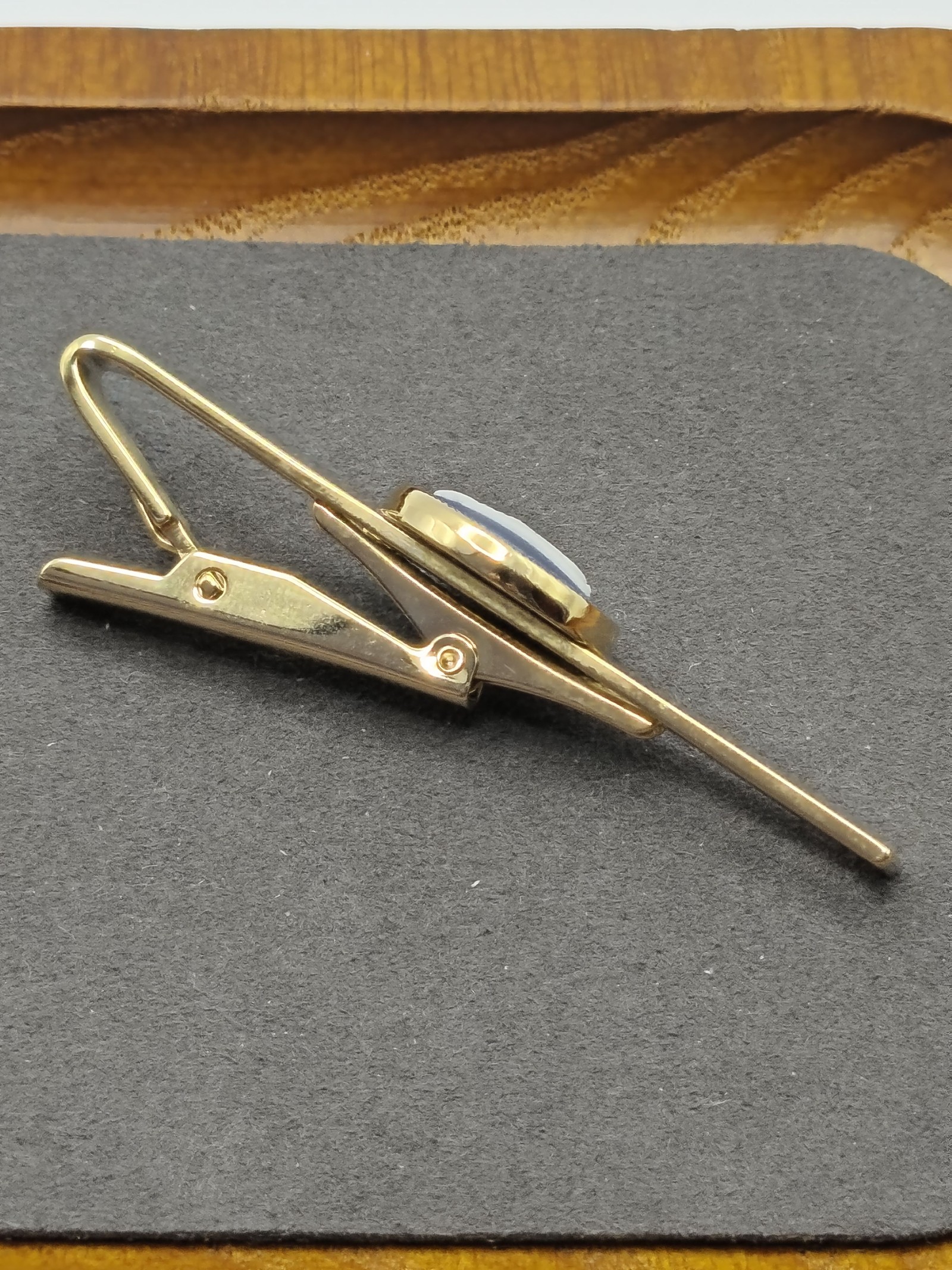 Wedgwood Men's Gold & Blue Jasperware Bear Tie Clip image 8