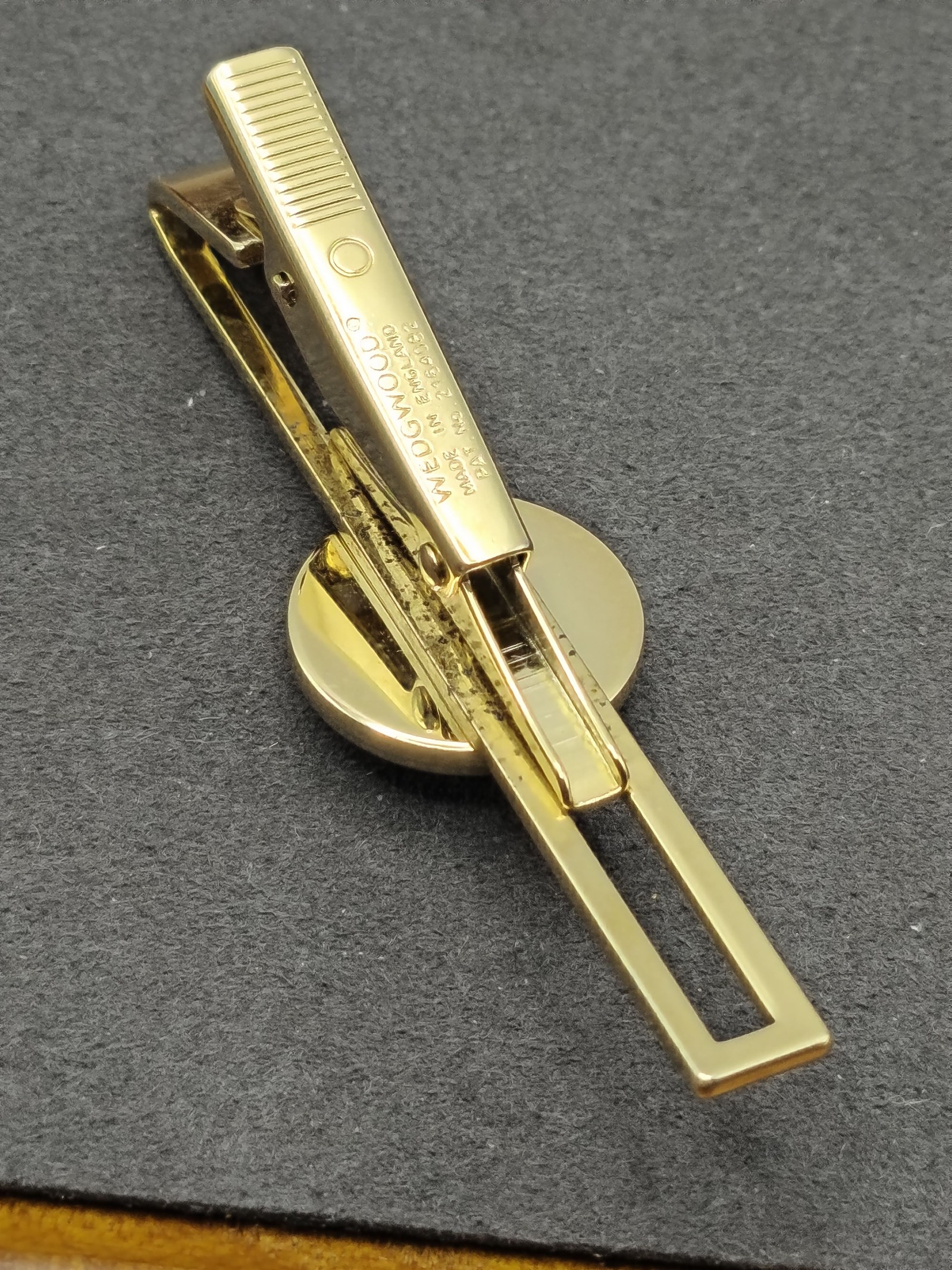 Wedgwood Men's Gold & Blue Jasperware Bear Tie Clip image 9