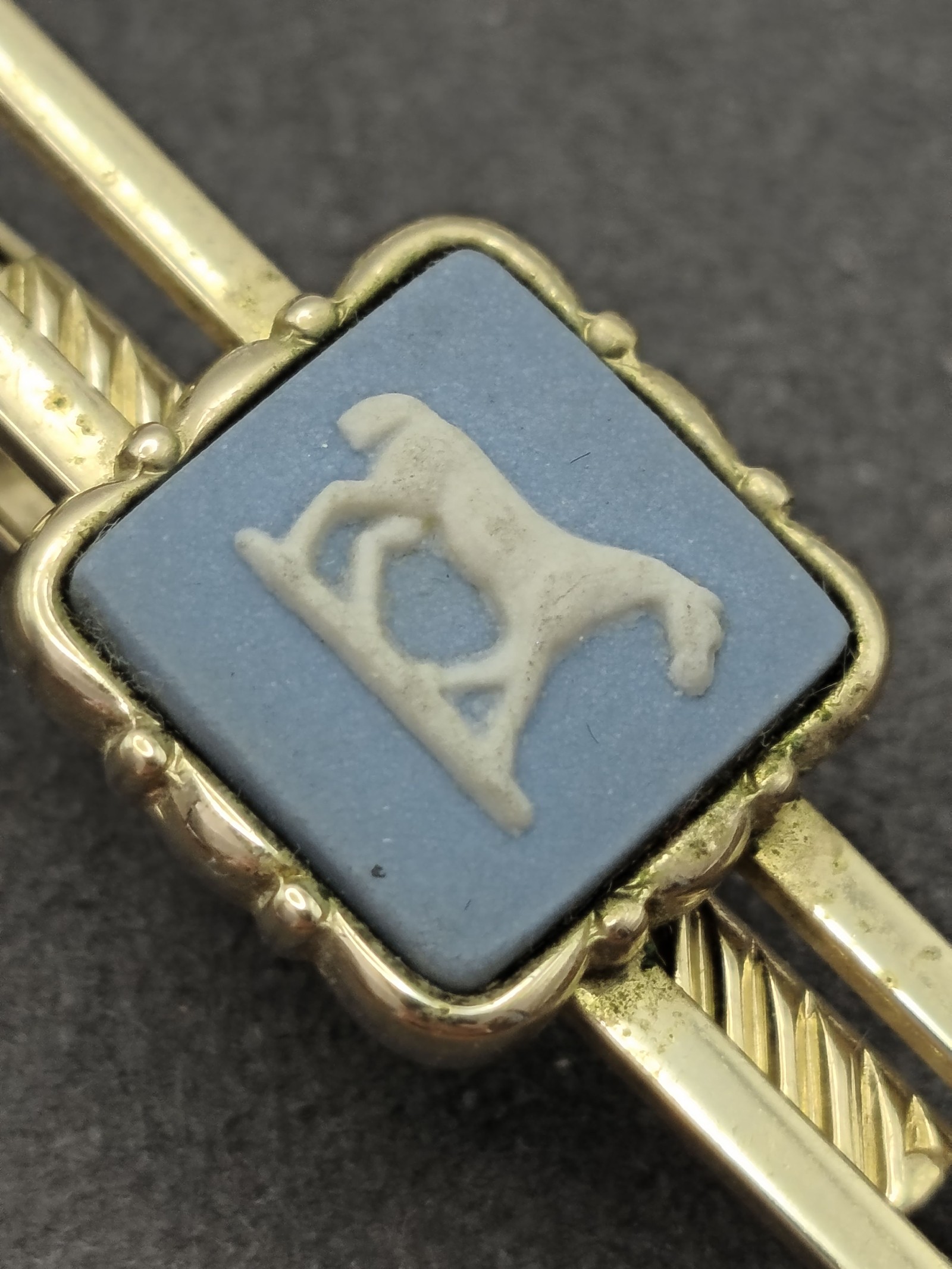 Vintage Wedgwood Gold Tone Blue & White Horse Men Tie Clip image 5