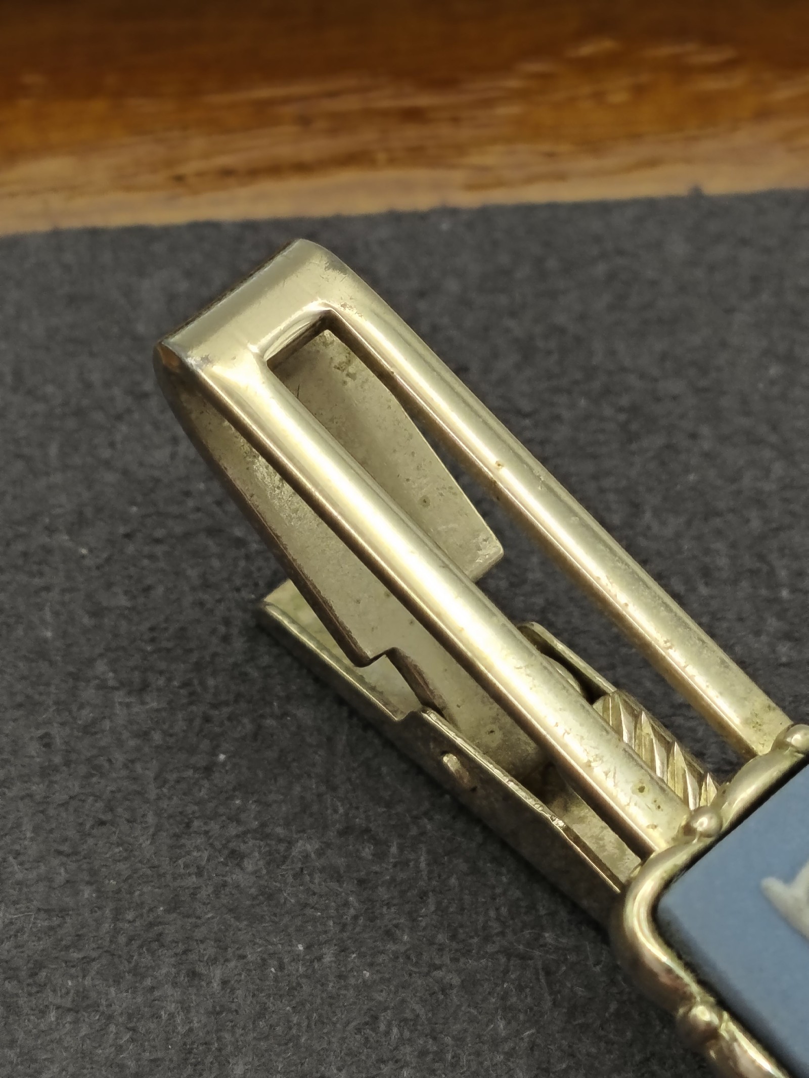 Vintage Wedgwood Gold Tone Blue & White Horse Men Tie Clip image 6