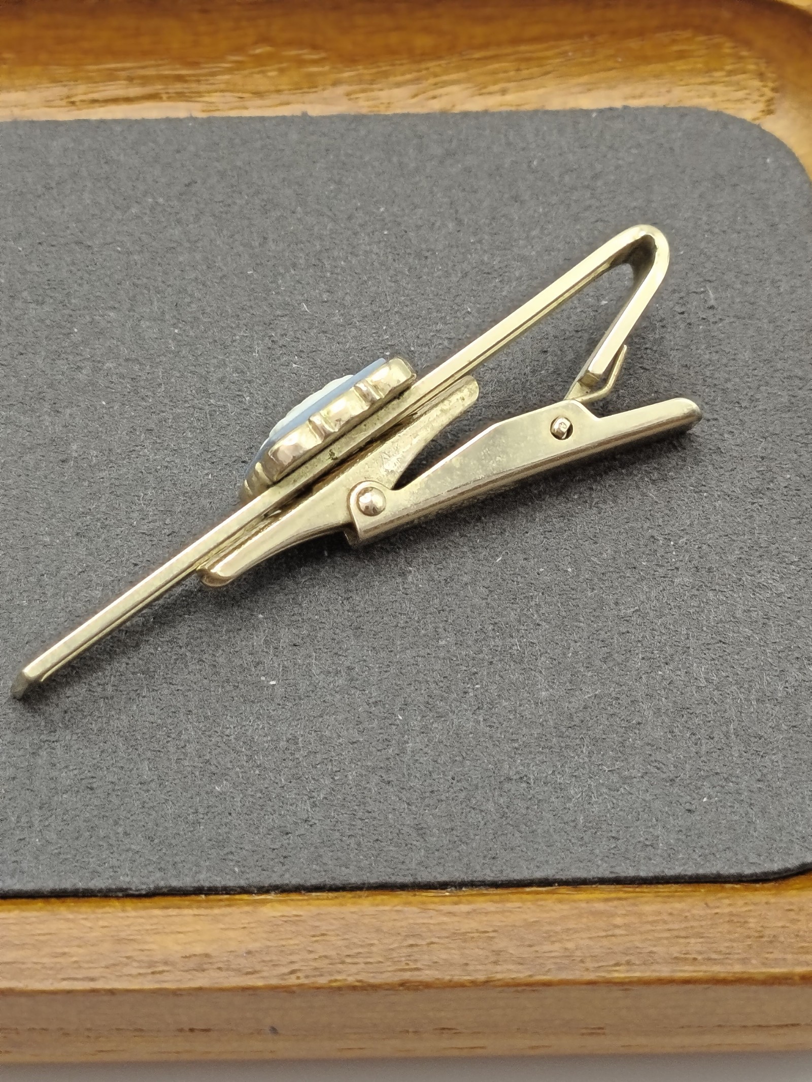 Vintage Wedgwood Gold Tone Blue & White Horse Men Tie Clip image 8
