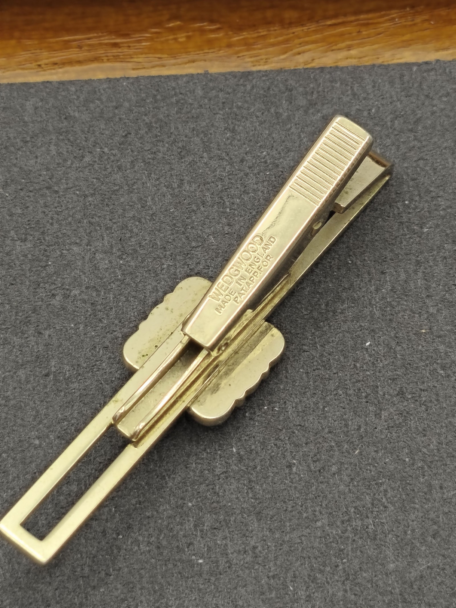 Vintage Wedgwood Gold Tone Blue & White Horse Men Tie Clip image 10