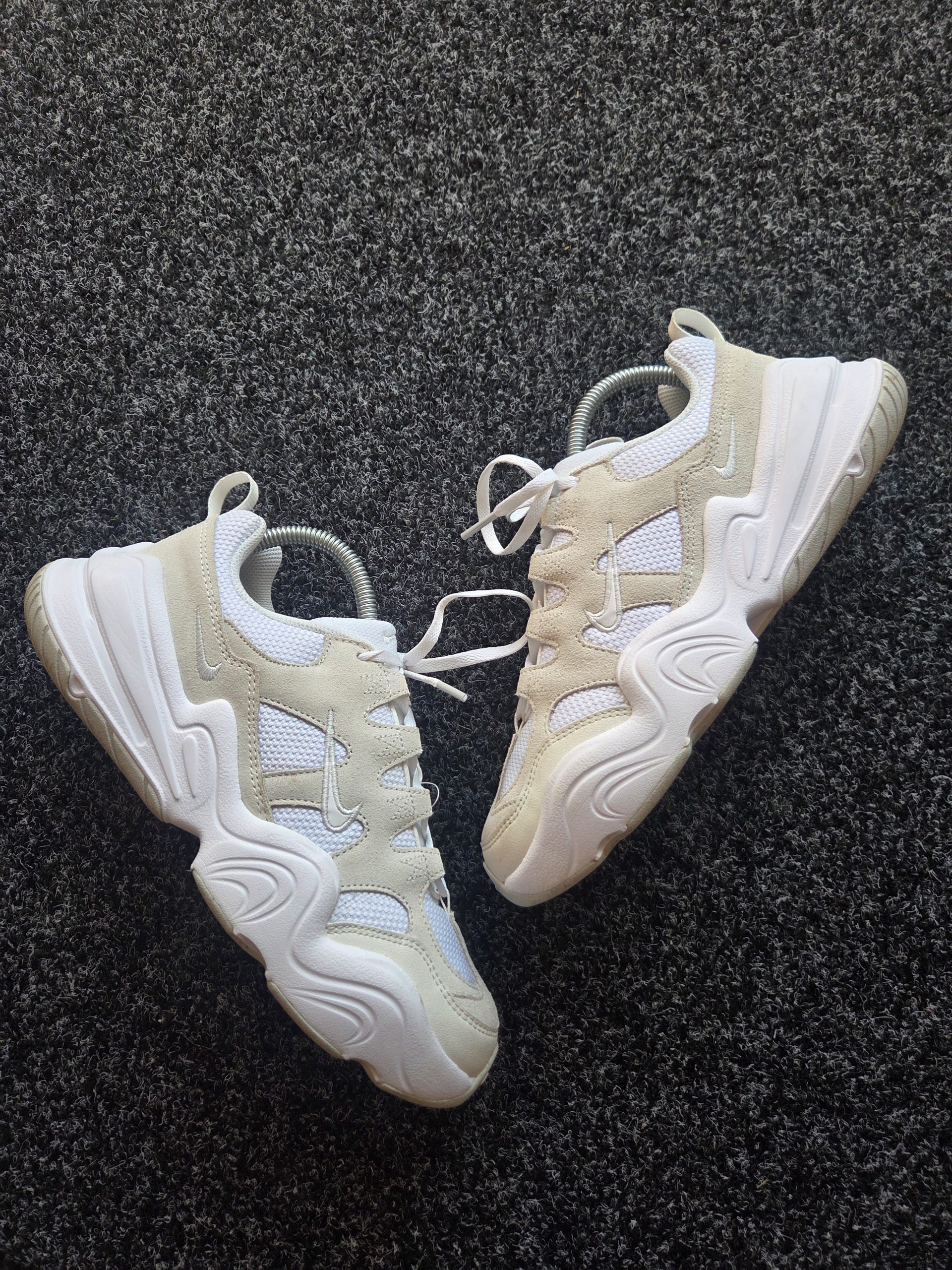 Nike Tech Hera Women's Trainers White Photon Dust UK 6 DR9761-100 image 2