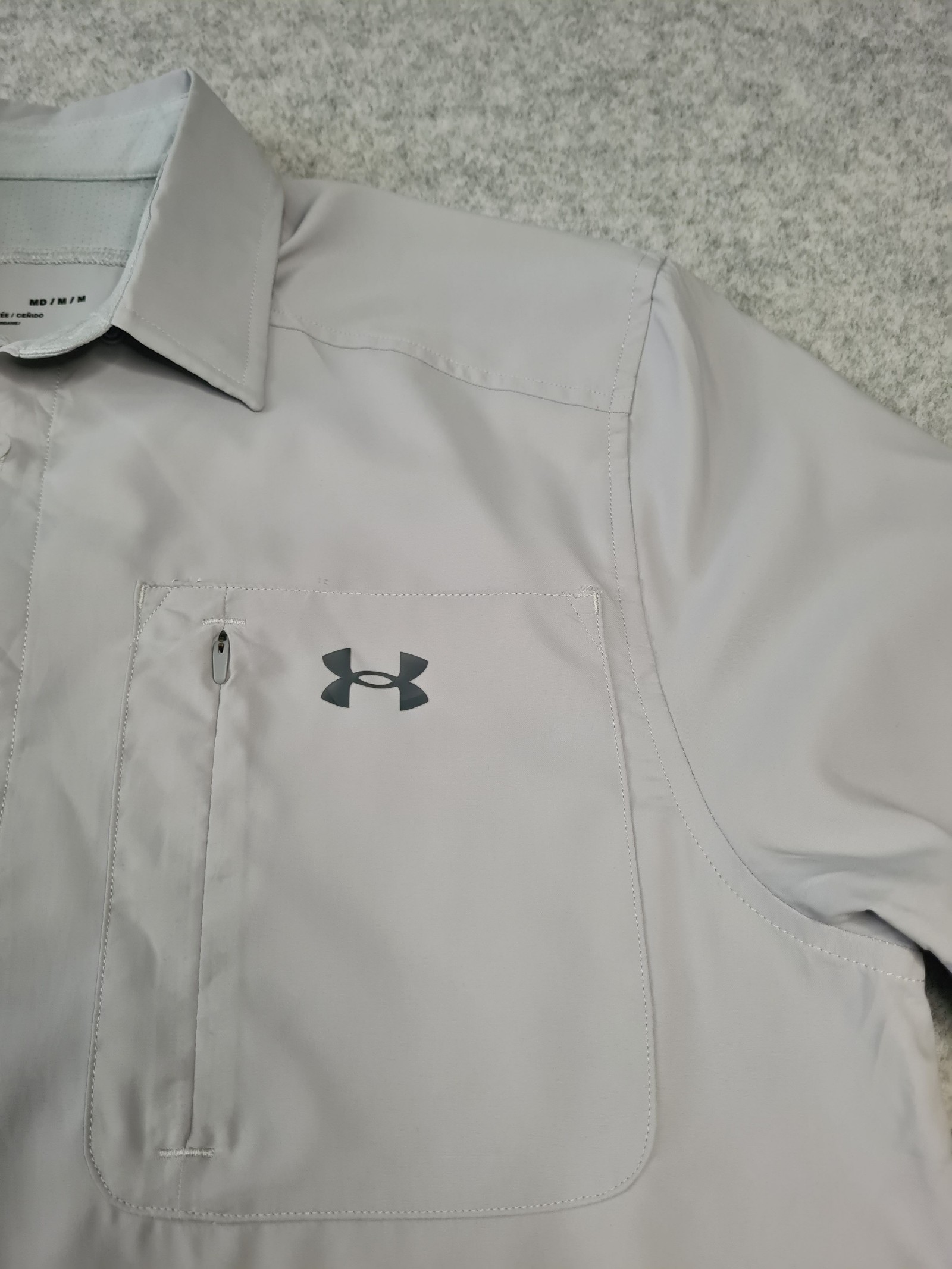 Under Armour Men’s Grey Fitted Short Sleeve Shirt Medium image 2