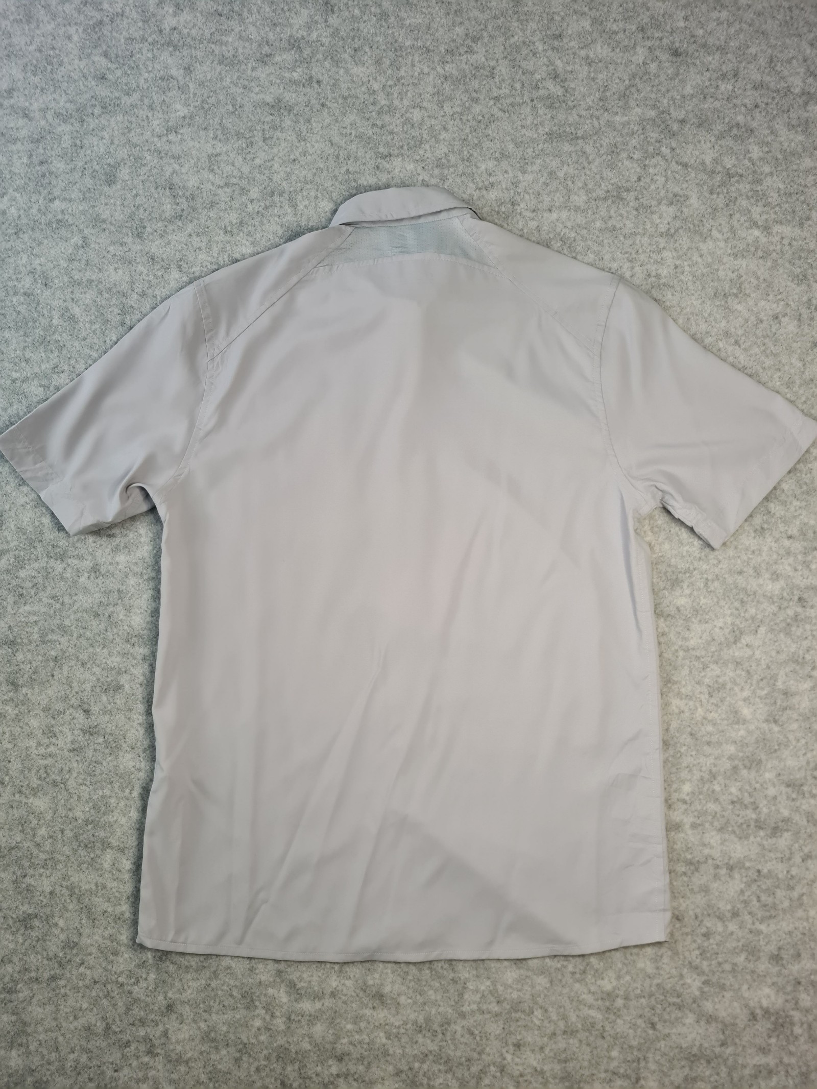 Under Armour Men’s Grey Fitted Short Sleeve Shirt Medium image 4