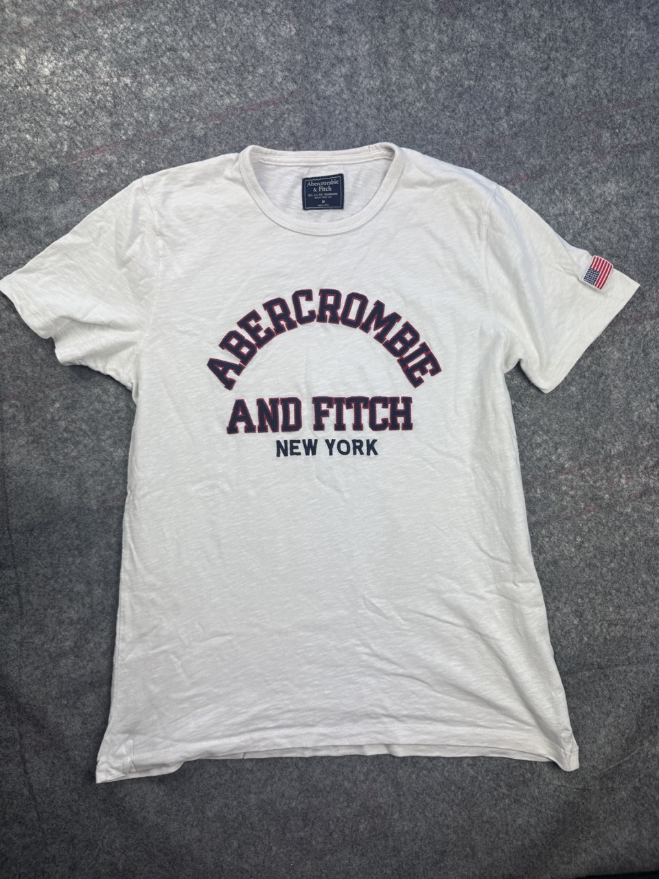 Abercrombie & Fitch White Logo T Shirt Men’s M Distressed Patchwork