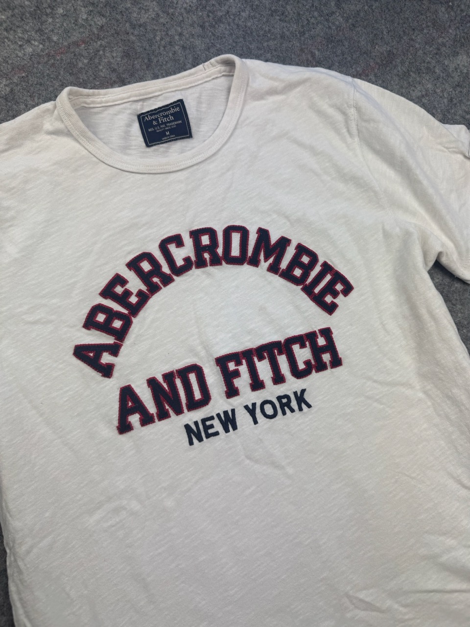 Abercrombie & Fitch White Logo T Shirt Men’s M Distressed Patchwork image 2