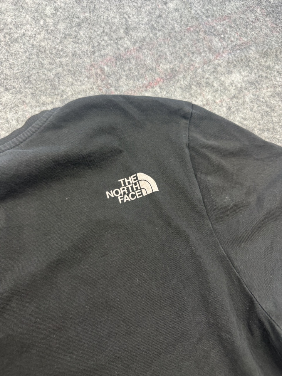 The North Face Black Logo T Shirt Men’s L/G Small Logo Front image 8