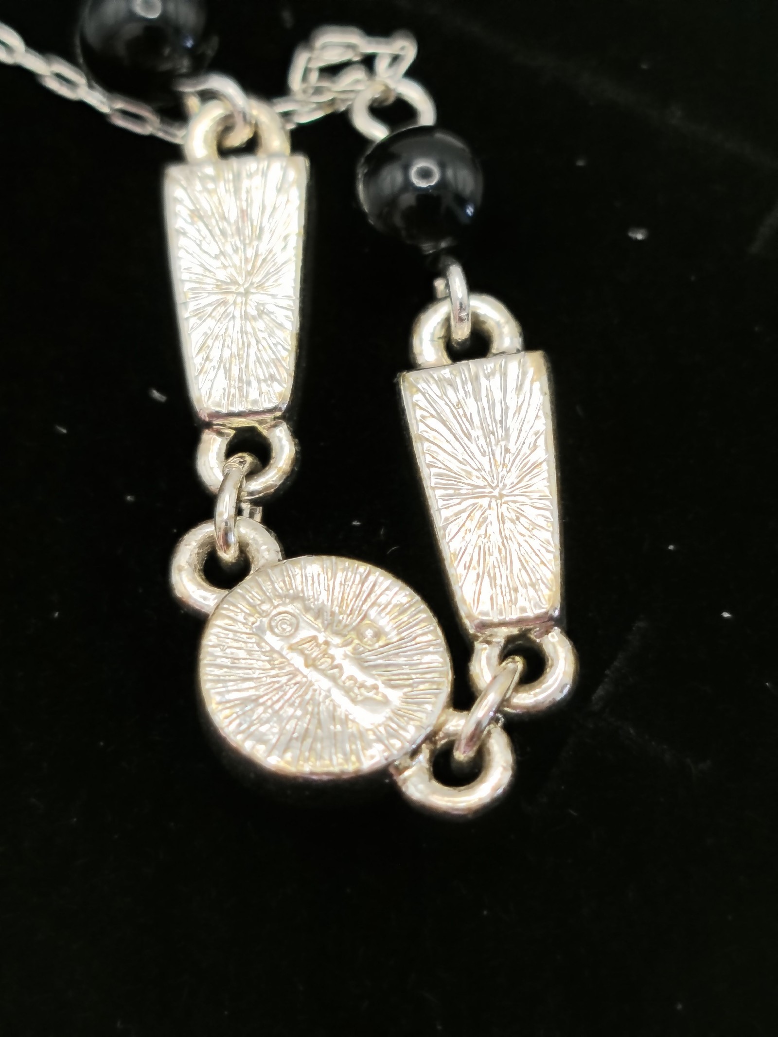 Monet Black & Gold Tone Necklace Unisex image 5