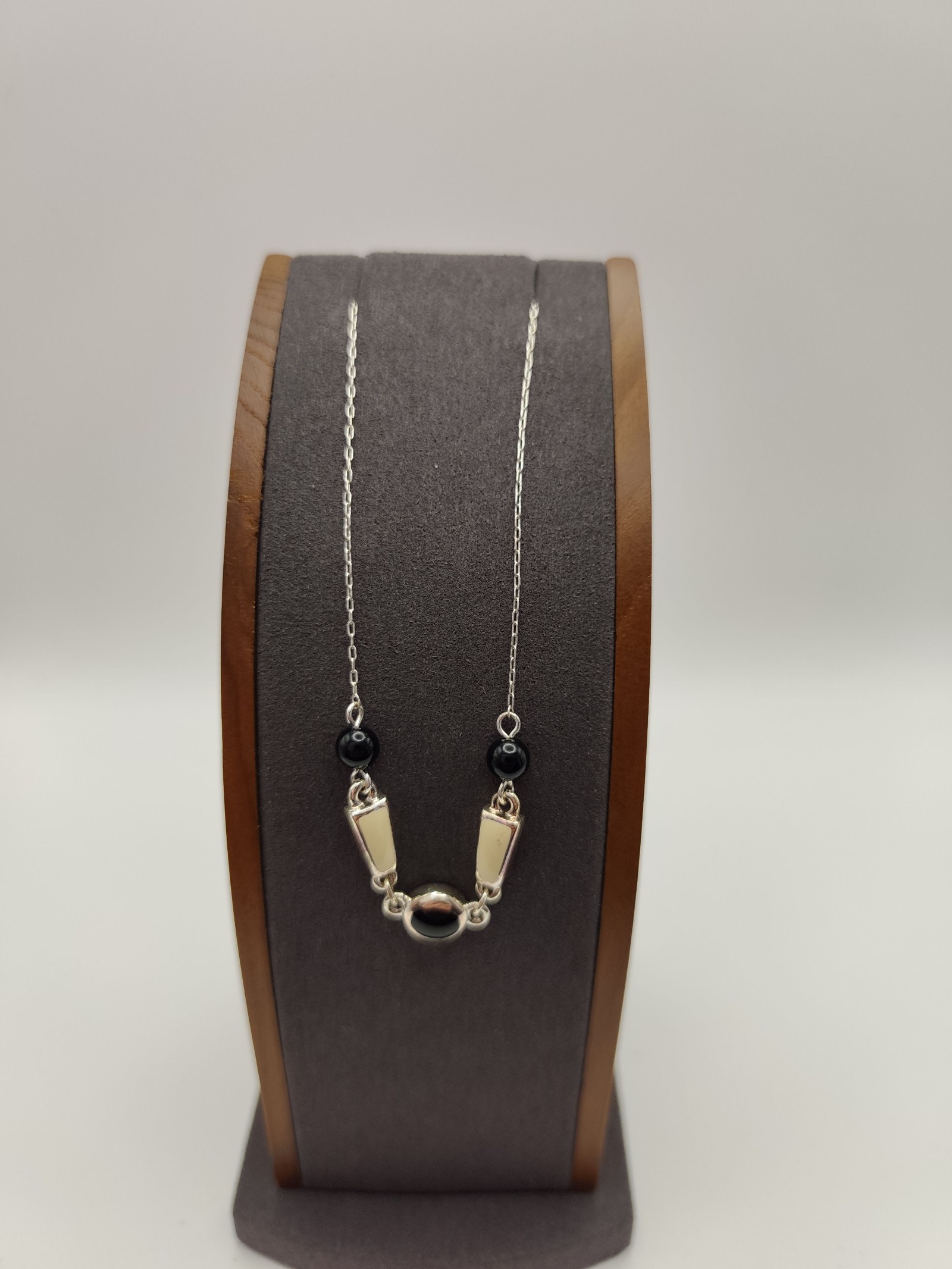 Monet Black & Gold Tone Necklace Unisex image 8