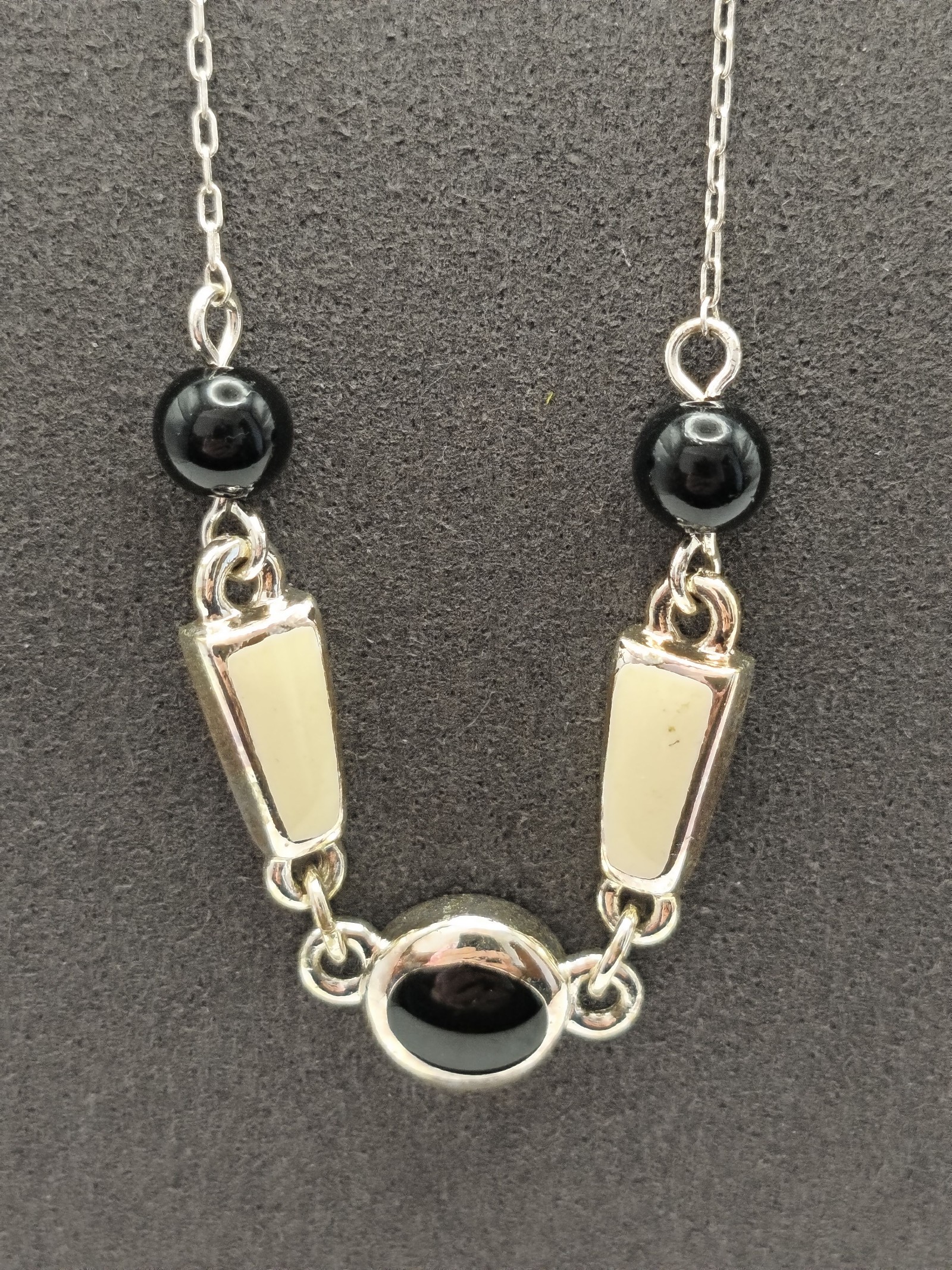 Monet Black & Gold Tone Necklace Unisex image 9