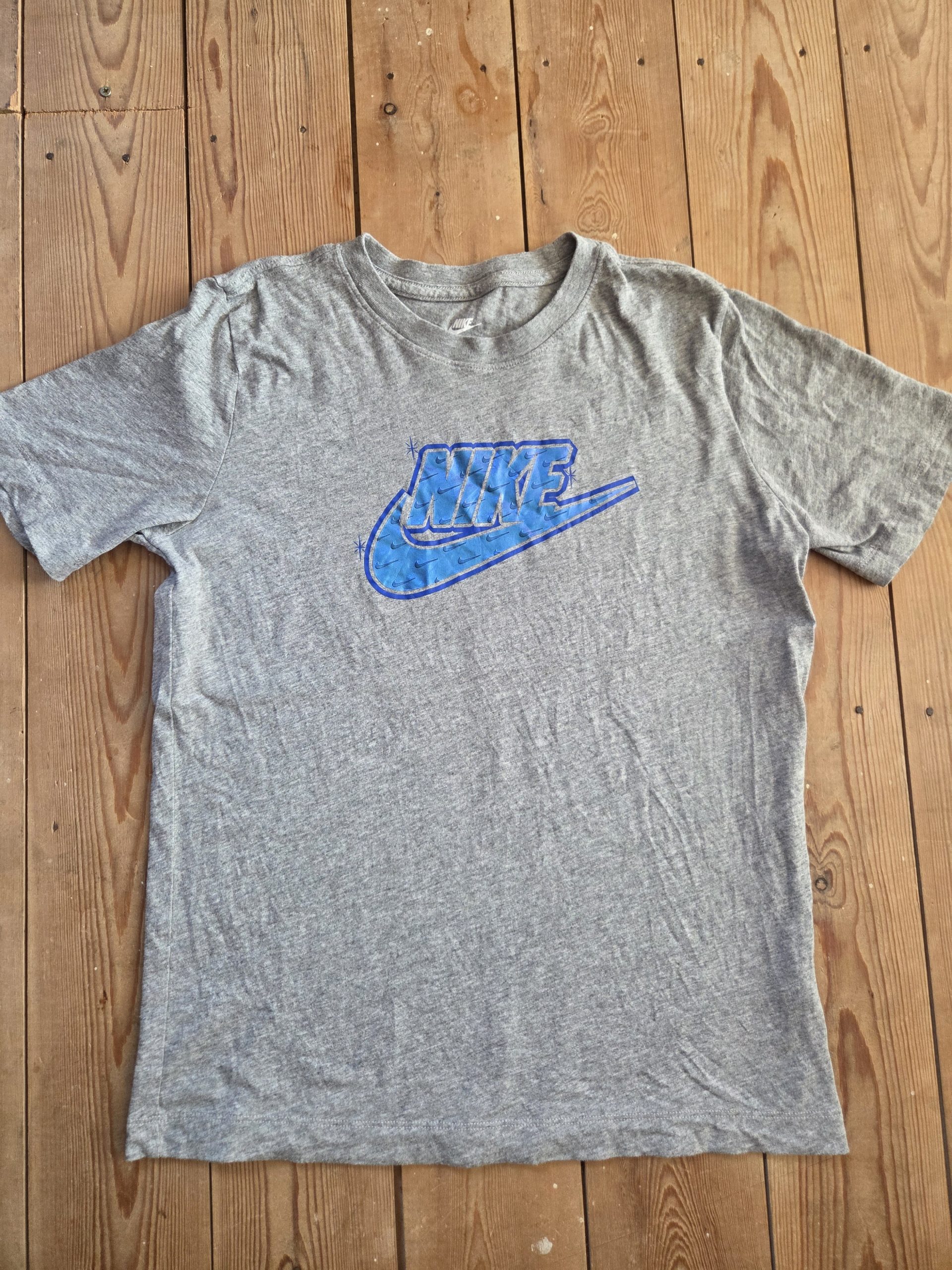 Nike Holographic Block Logo Kids' T-Shirt Grey Size L