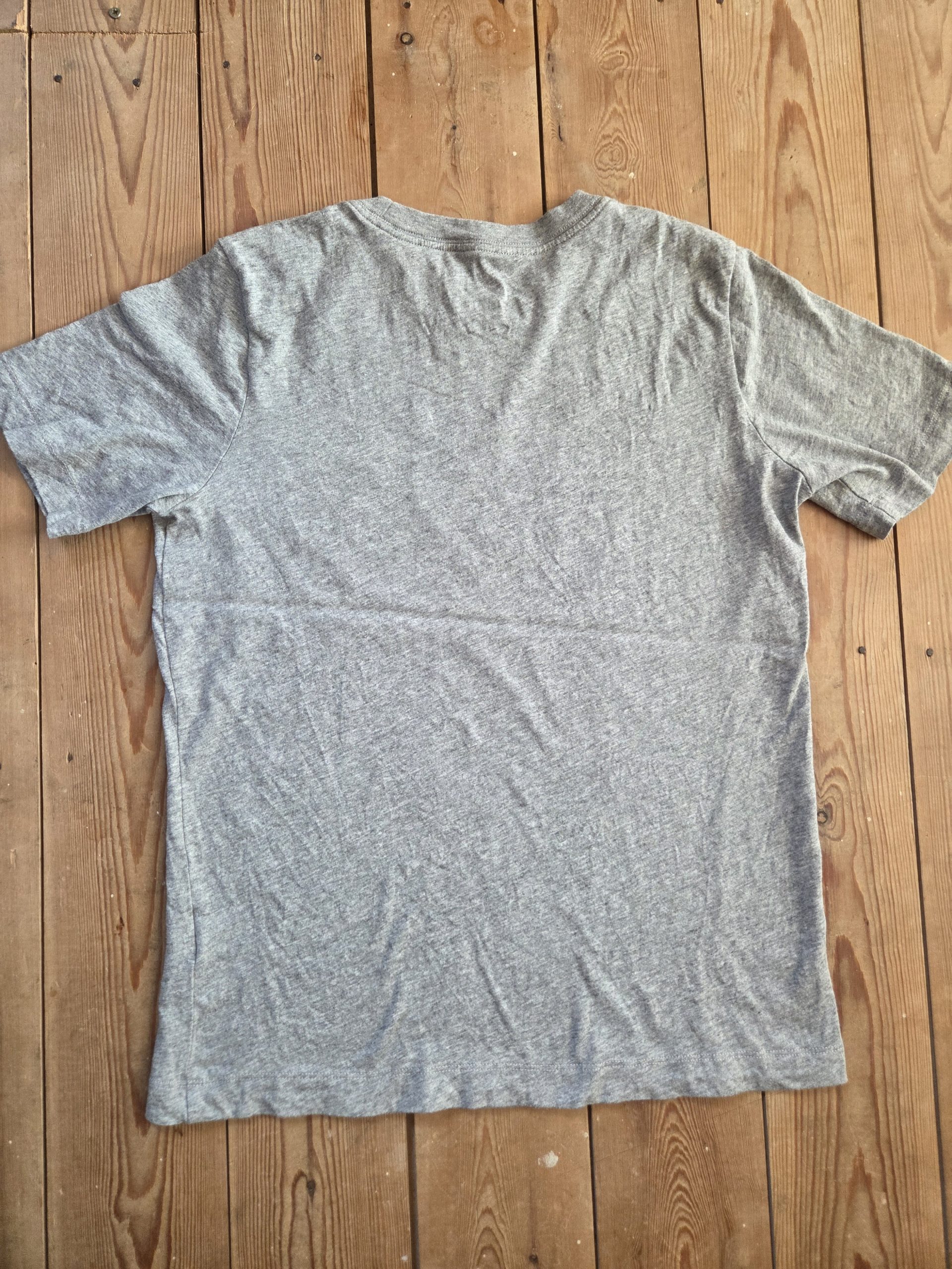 Nike Holographic Block Logo Kids' T-Shirt Grey Size L image 2