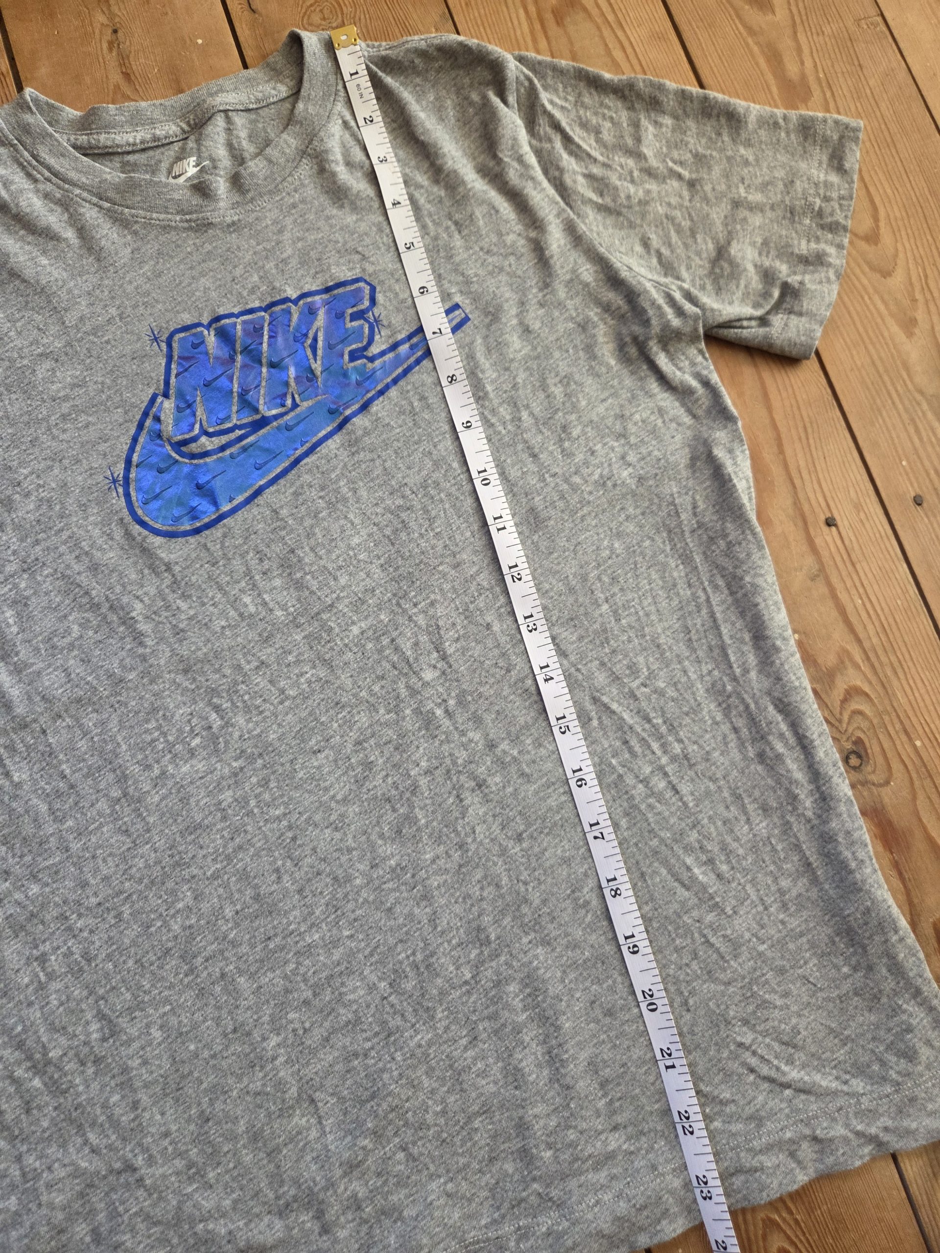 Nike Holographic Block Logo Kids' T-Shirt Grey Size L image 4