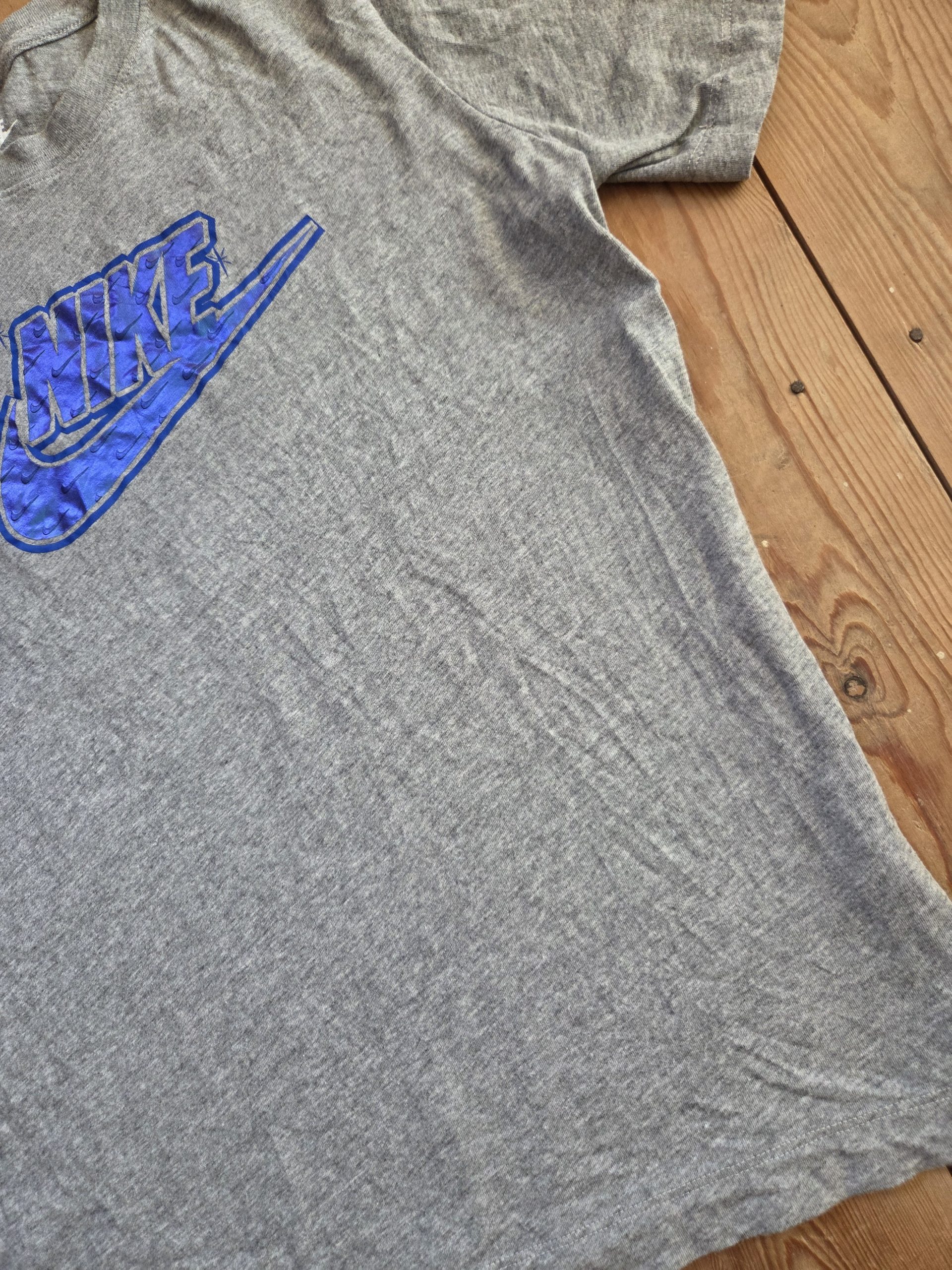Nike Holographic Block Logo Kids' T-Shirt Grey Size L image 8