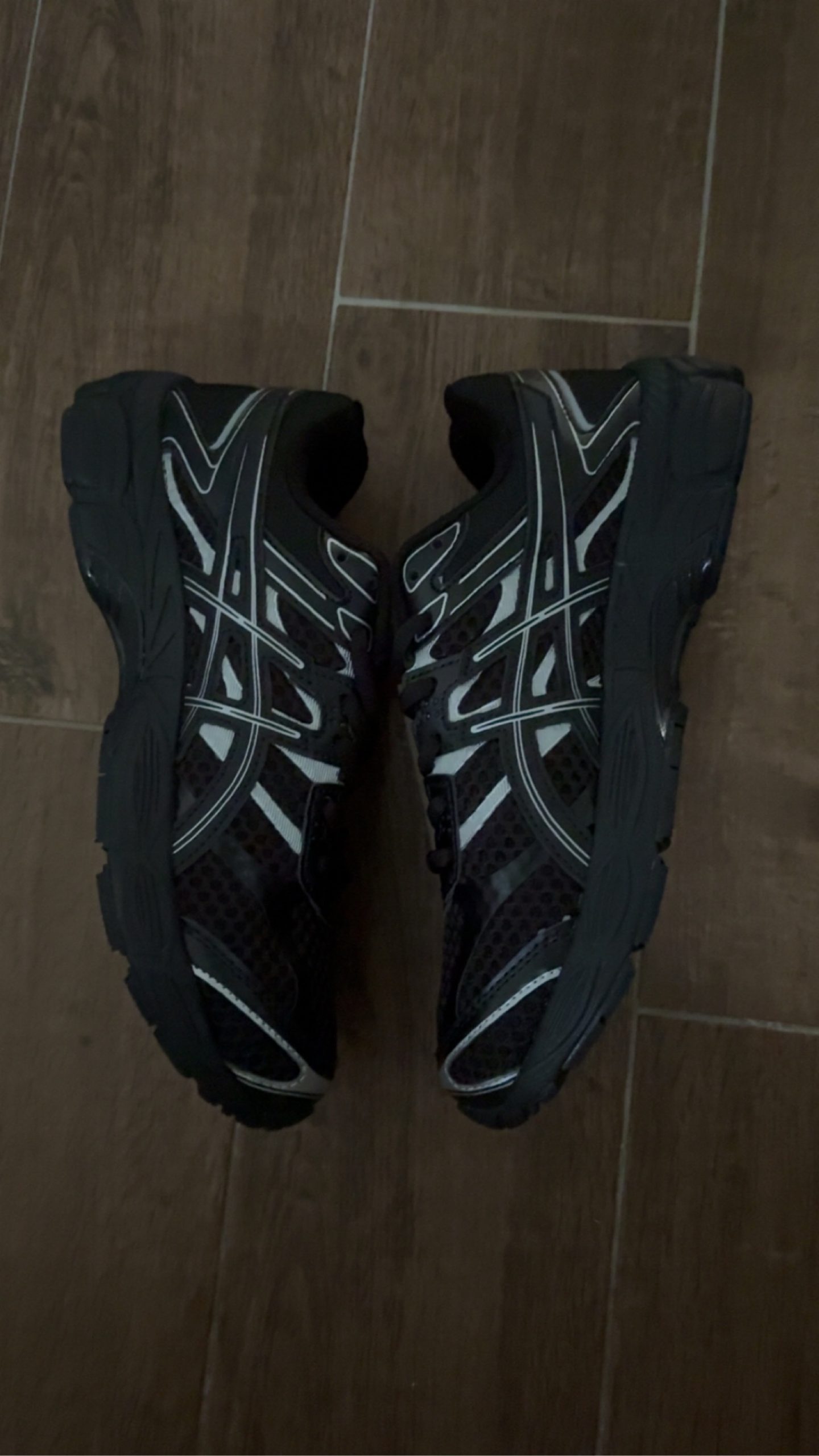 Asics Black & Grey Gel Cumulus 16 Trainers UK 7 image 2