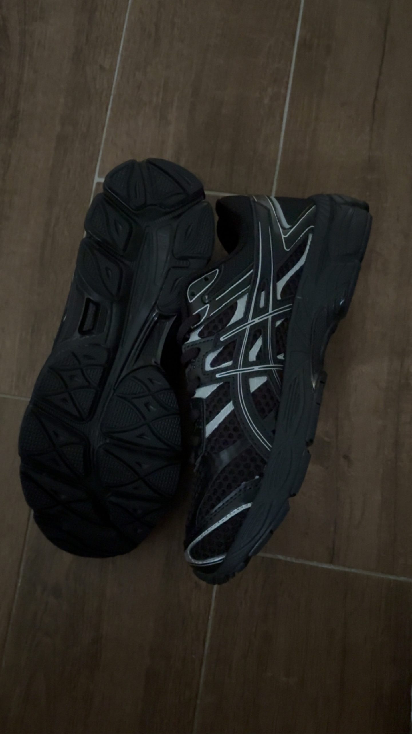 Asics Black & Grey Gel Cumulus 16 Trainers UK 7 image 3