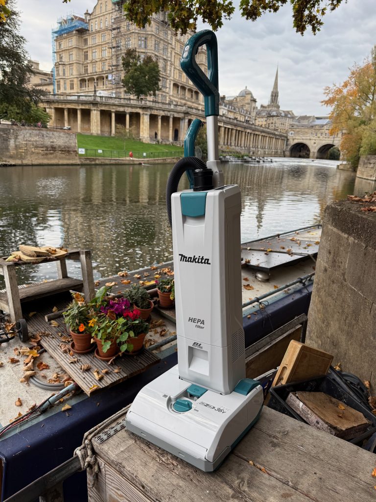 Makita White & Teal Cordless HEPA Filter Vacuum Cleaner 36V