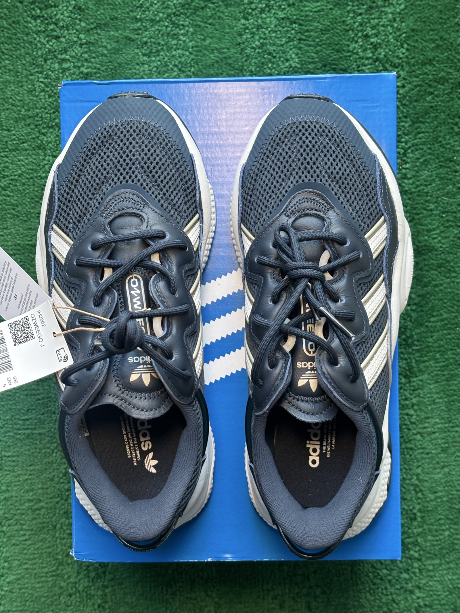 UK 5 Adidas Ozweego J | Navy & White IH2862 | New image 3